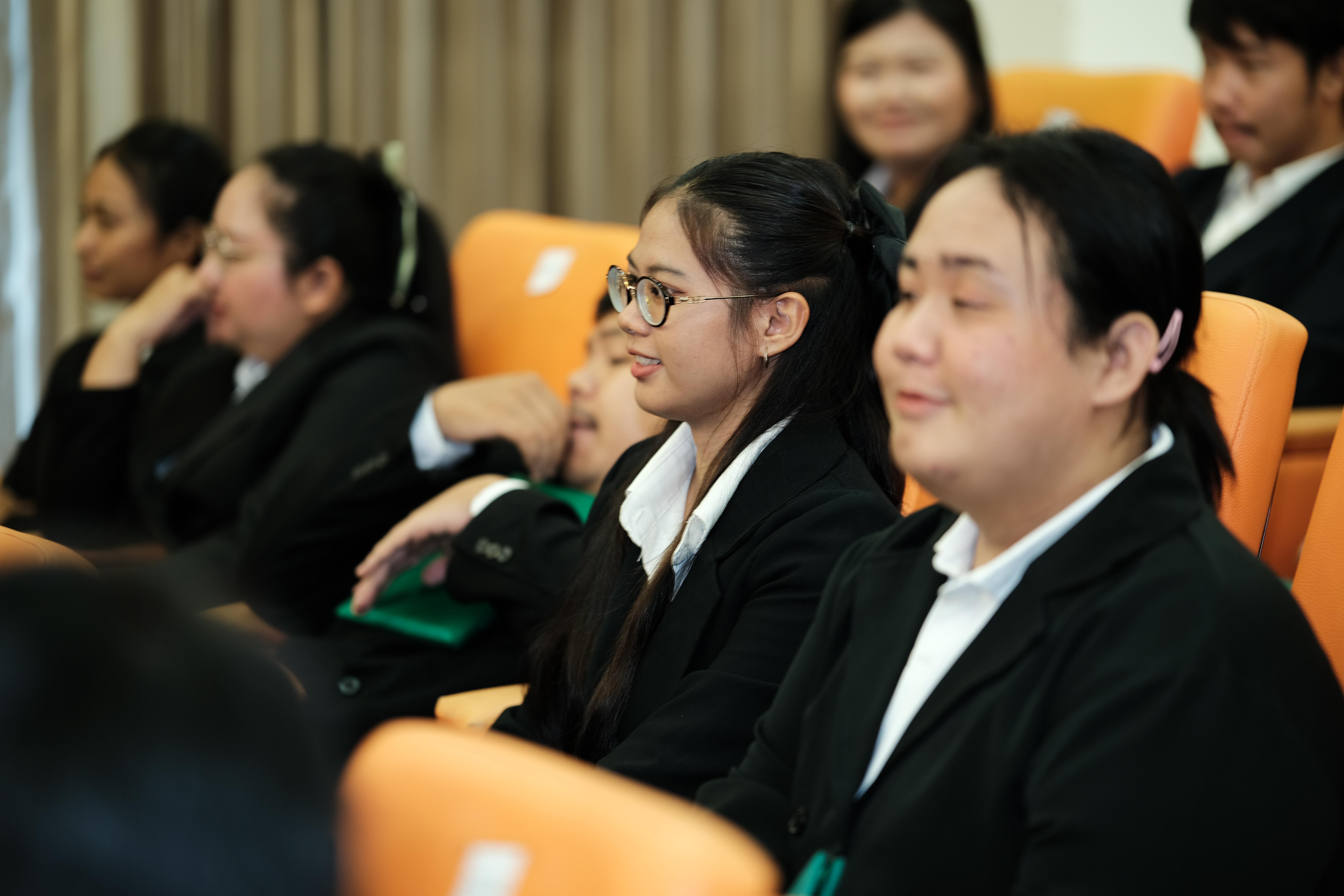 186. คณะครุศาสตร์มหาลัยราชภัฏกำแพงเพชร จัดกิจกรรมมอบเกียรติบัตรและแสดงความยินดีกับผู้สำเร็จการศึกษานักศึกษาหลักสูตรประกาศนียบัตรบัณฑิต สาขาวิชาชีพครู
