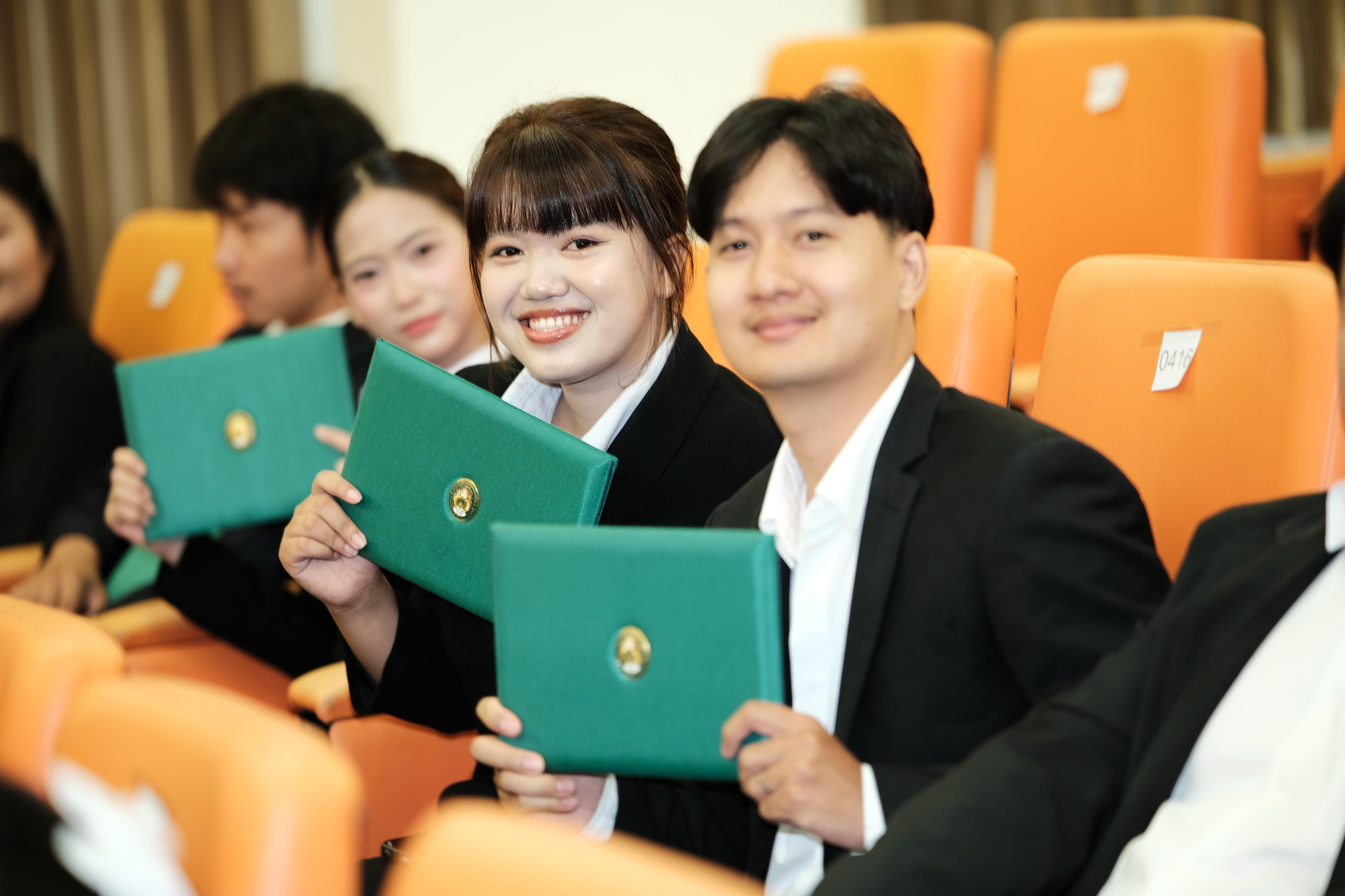 191. คณะครุศาสตร์มหาลัยราชภัฏกำแพงเพชร จัดกิจกรรมมอบเกียรติบัตรและแสดงความยินดีกับผู้สำเร็จการศึกษานักศึกษาหลักสูตรประกาศนียบัตรบัณฑิต สาขาวิชาชีพครู
