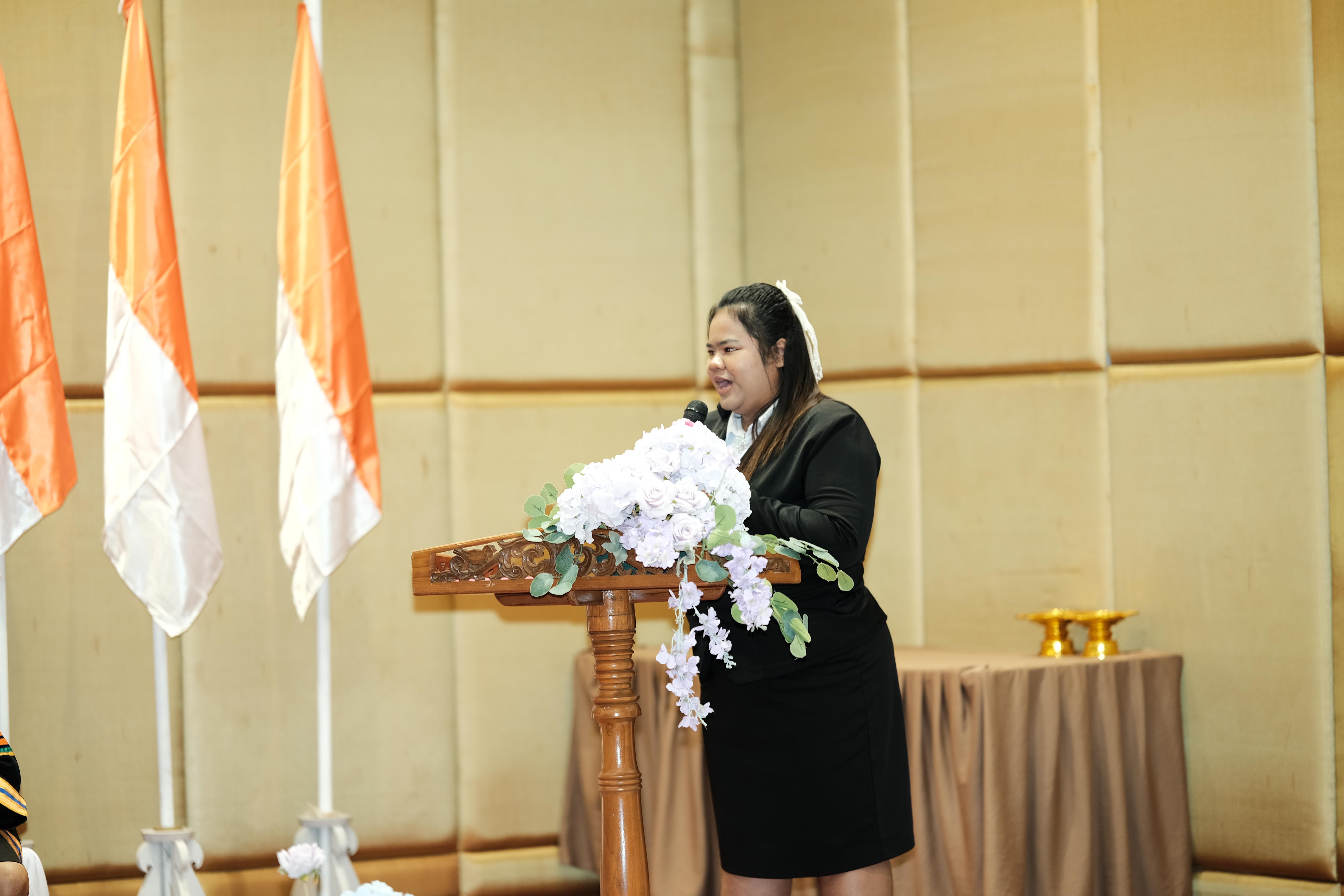 194. คณะครุศาสตร์มหาลัยราชภัฏกำแพงเพชร จัดกิจกรรมมอบเกียรติบัตรและแสดงความยินดีกับผู้สำเร็จการศึกษานักศึกษาหลักสูตรประกาศนียบัตรบัณฑิต สาขาวิชาชีพครู
