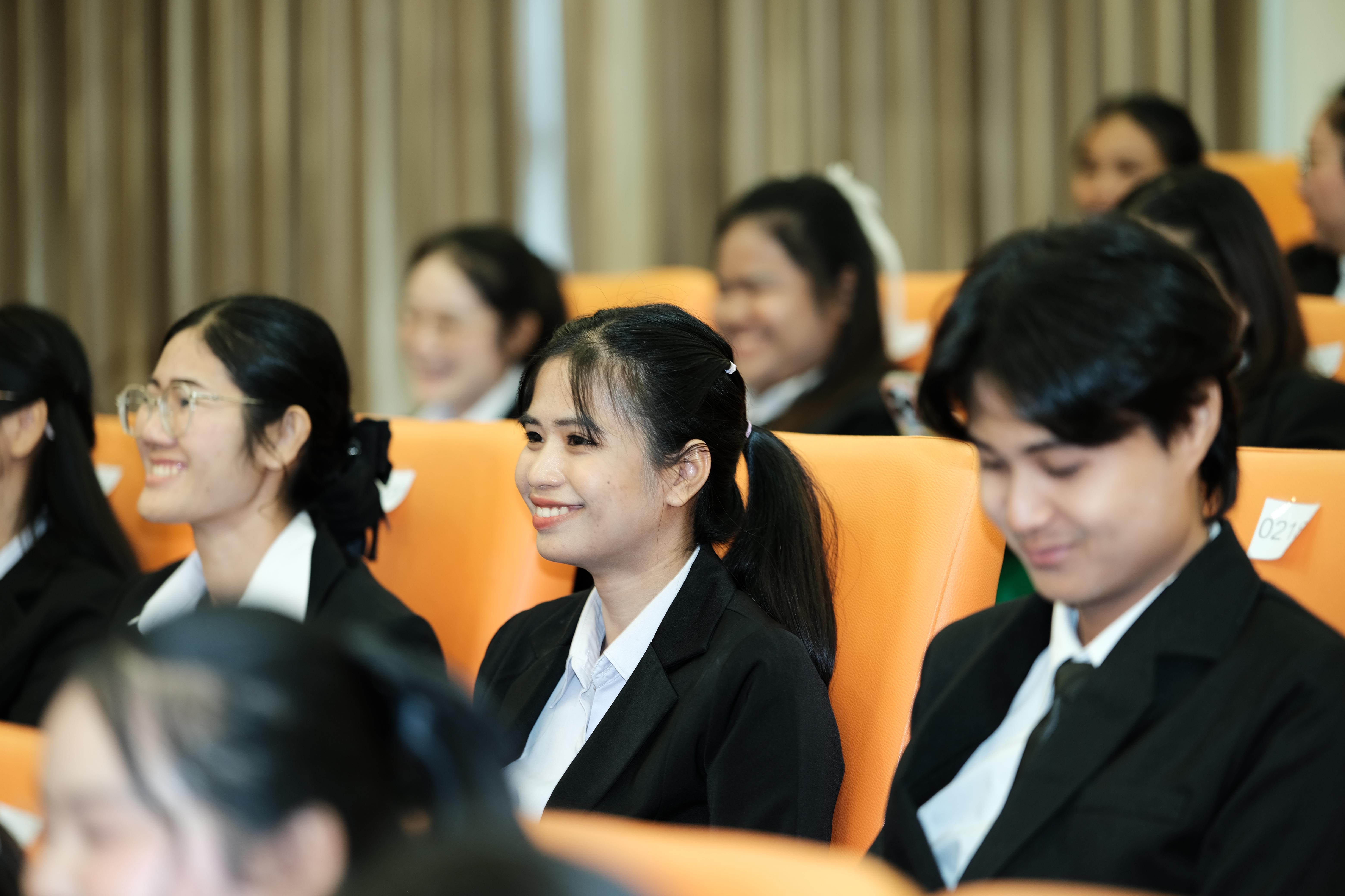 202. คณะครุศาสตร์มหาลัยราชภัฏกำแพงเพชร จัดกิจกรรมมอบเกียรติบัตรและแสดงความยินดีกับผู้สำเร็จการศึกษานักศึกษาหลักสูตรประกาศนียบัตรบัณฑิต สาขาวิชาชีพครู