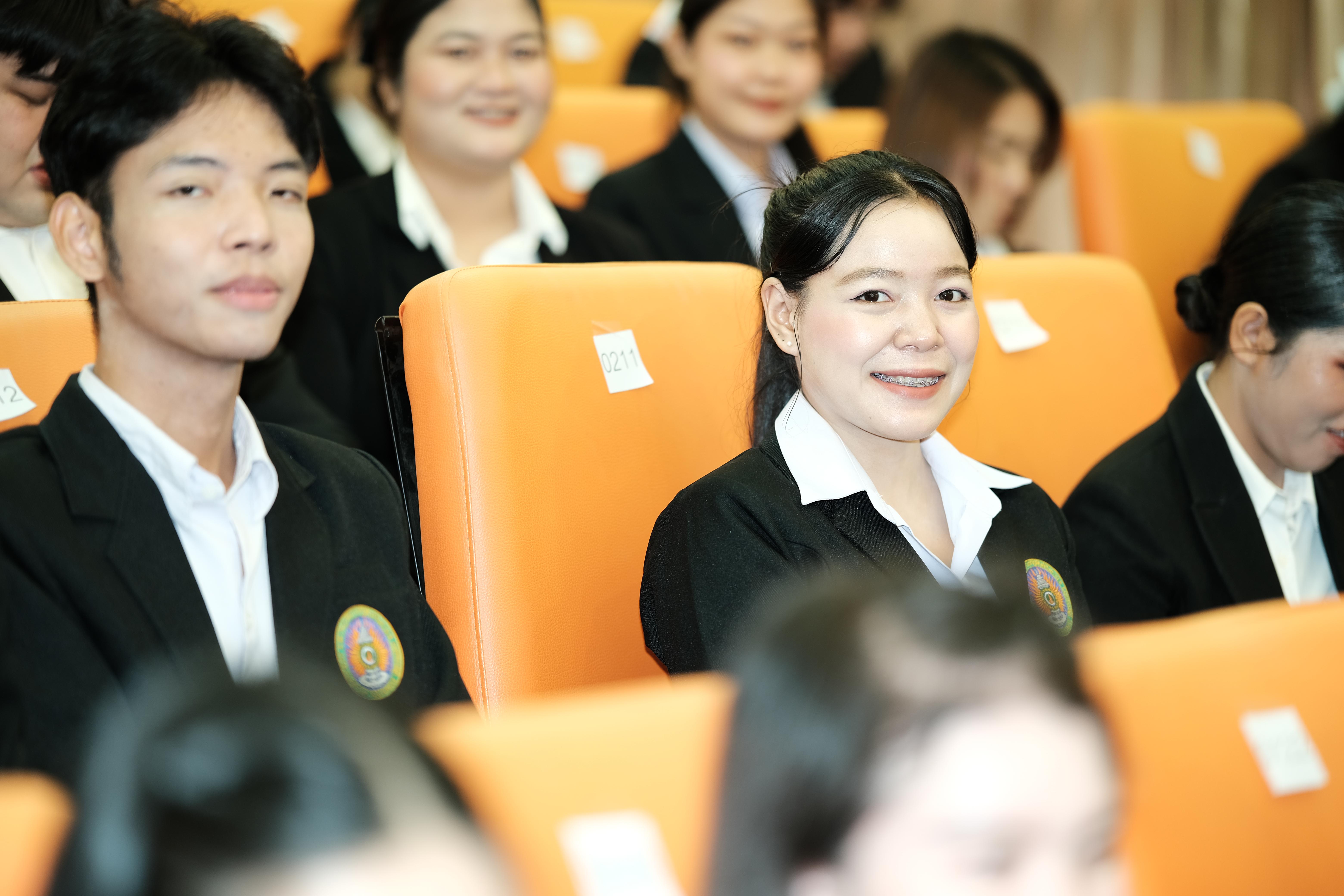 209. คณะครุศาสตร์มหาลัยราชภัฏกำแพงเพชร จัดกิจกรรมมอบเกียรติบัตรและแสดงความยินดีกับผู้สำเร็จการศึกษานักศึกษาหลักสูตรประกาศนียบัตรบัณฑิต สาขาวิชาชีพครู
