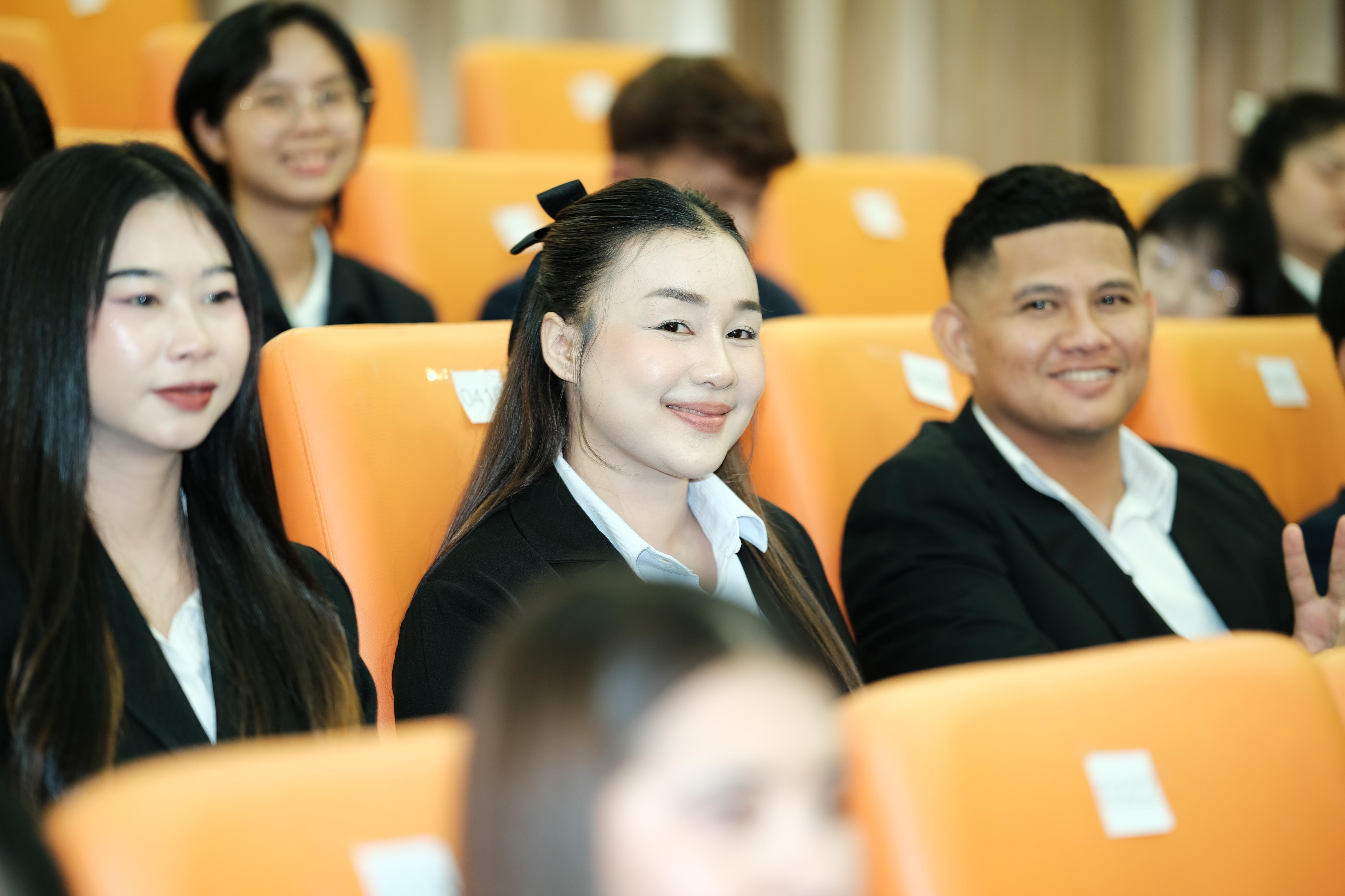 221. คณะครุศาสตร์มหาลัยราชภัฏกำแพงเพชร จัดกิจกรรมมอบเกียรติบัตรและแสดงความยินดีกับผู้สำเร็จการศึกษานักศึกษาหลักสูตรประกาศนียบัตรบัณฑิต สาขาวิชาชีพครู