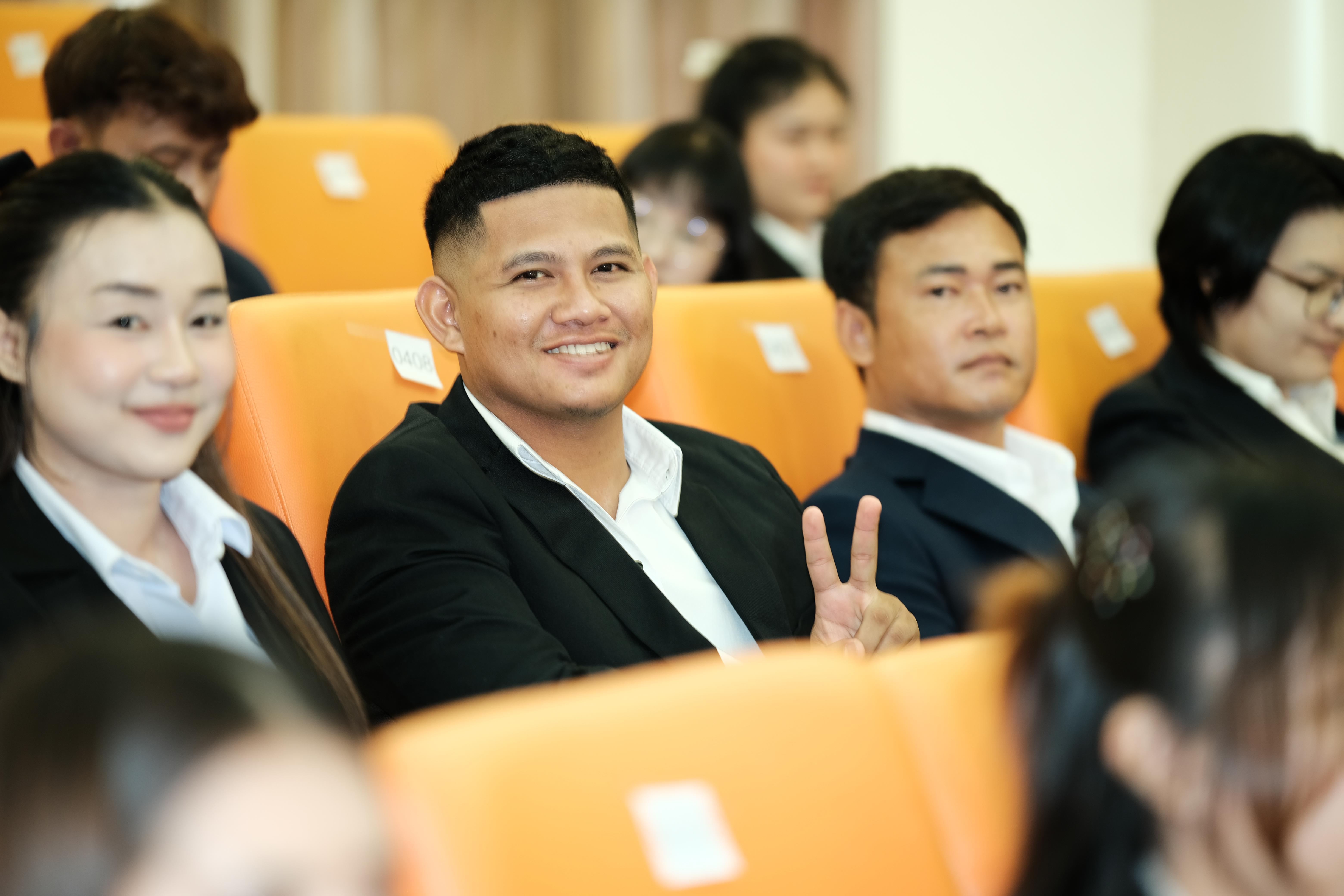 222. คณะครุศาสตร์มหาลัยราชภัฏกำแพงเพชร จัดกิจกรรมมอบเกียรติบัตรและแสดงความยินดีกับผู้สำเร็จการศึกษานักศึกษาหลักสูตรประกาศนียบัตรบัณฑิต สาขาวิชาชีพครู