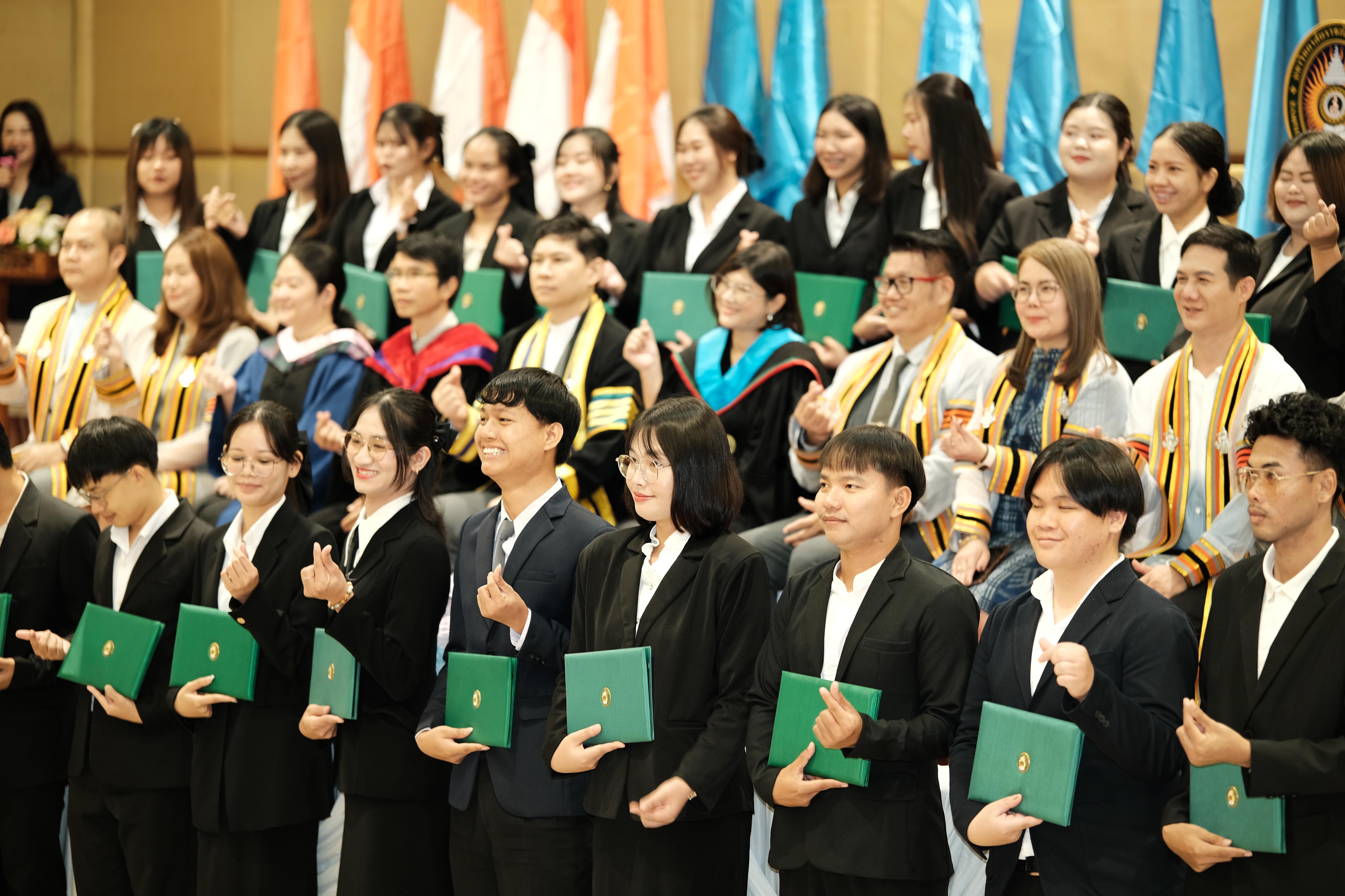 232. คณะครุศาสตร์มหาลัยราชภัฏกำแพงเพชร จัดกิจกรรมมอบเกียรติบัตรและแสดงความยินดีกับผู้สำเร็จการศึกษานักศึกษาหลักสูตรประกาศนียบัตรบัณฑิต สาขาวิชาชีพครู