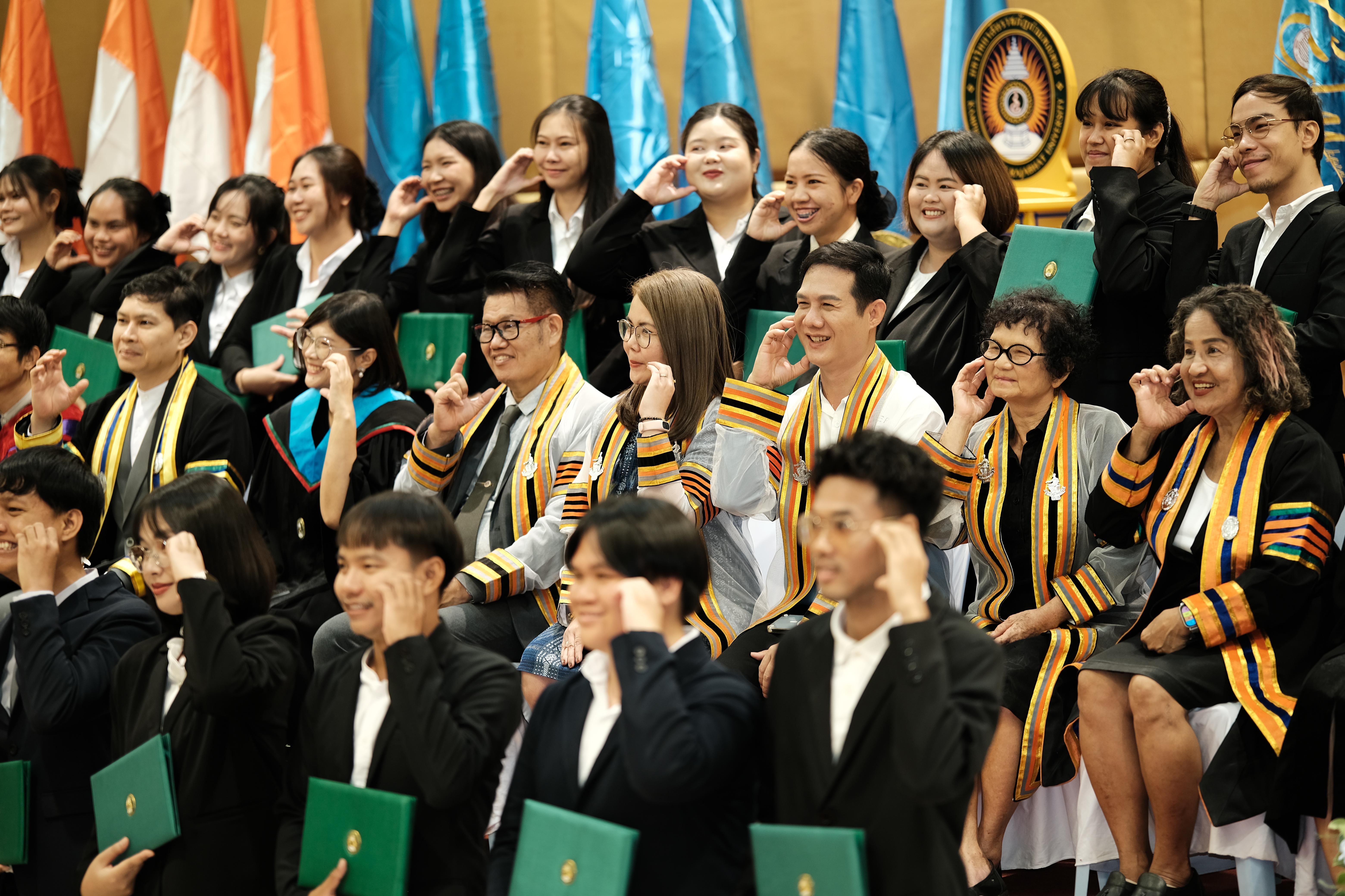 233. คณะครุศาสตร์มหาลัยราชภัฏกำแพงเพชร จัดกิจกรรมมอบเกียรติบัตรและแสดงความยินดีกับผู้สำเร็จการศึกษานักศึกษาหลักสูตรประกาศนียบัตรบัณฑิต สาขาวิชาชีพครู