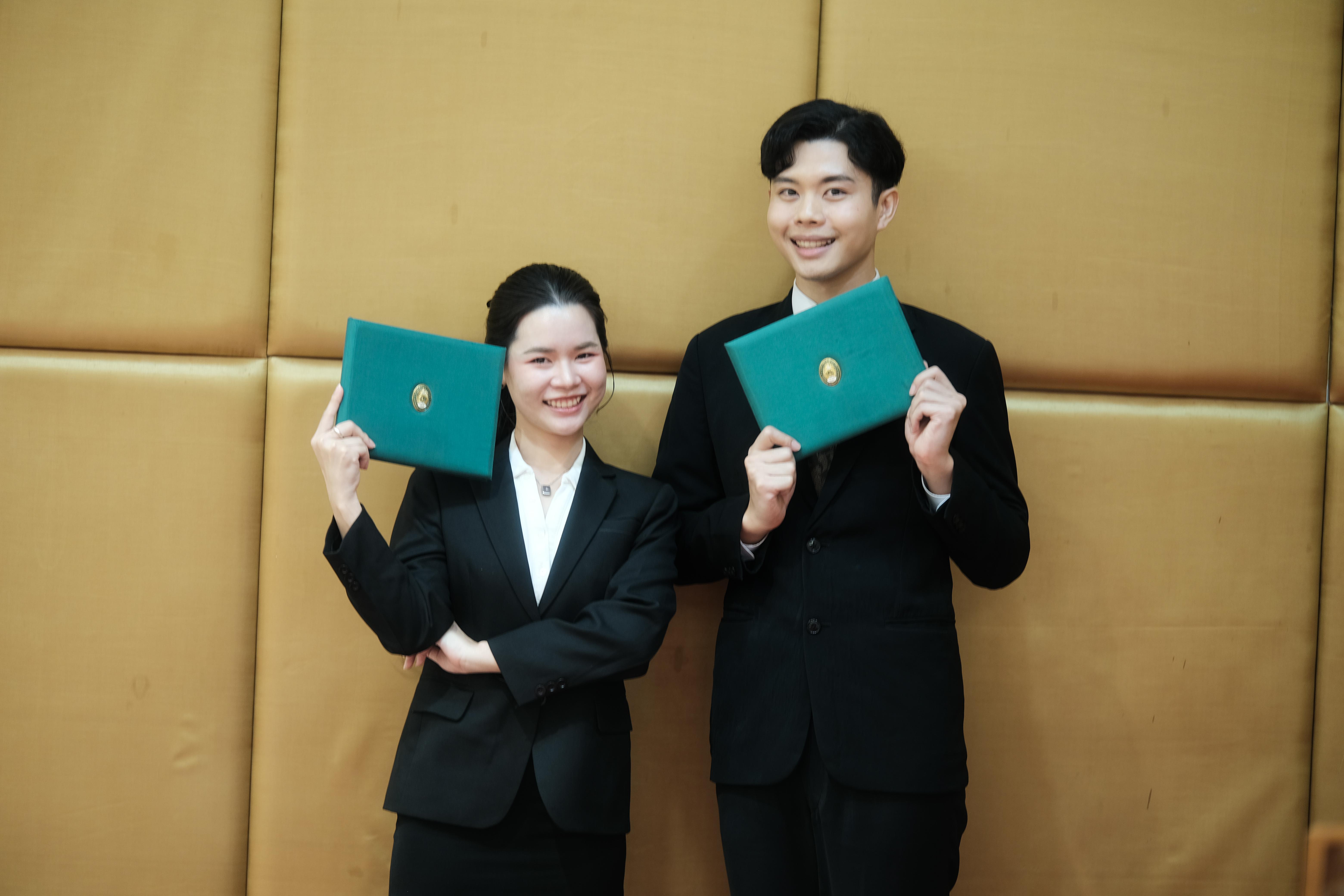 255. คณะครุศาสตร์มหาลัยราชภัฏกำแพงเพชร จัดกิจกรรมมอบเกียรติบัตรและแสดงความยินดีกับผู้สำเร็จการศึกษานักศึกษาหลักสูตรประกาศนียบัตรบัณฑิต สาขาวิชาชีพครู