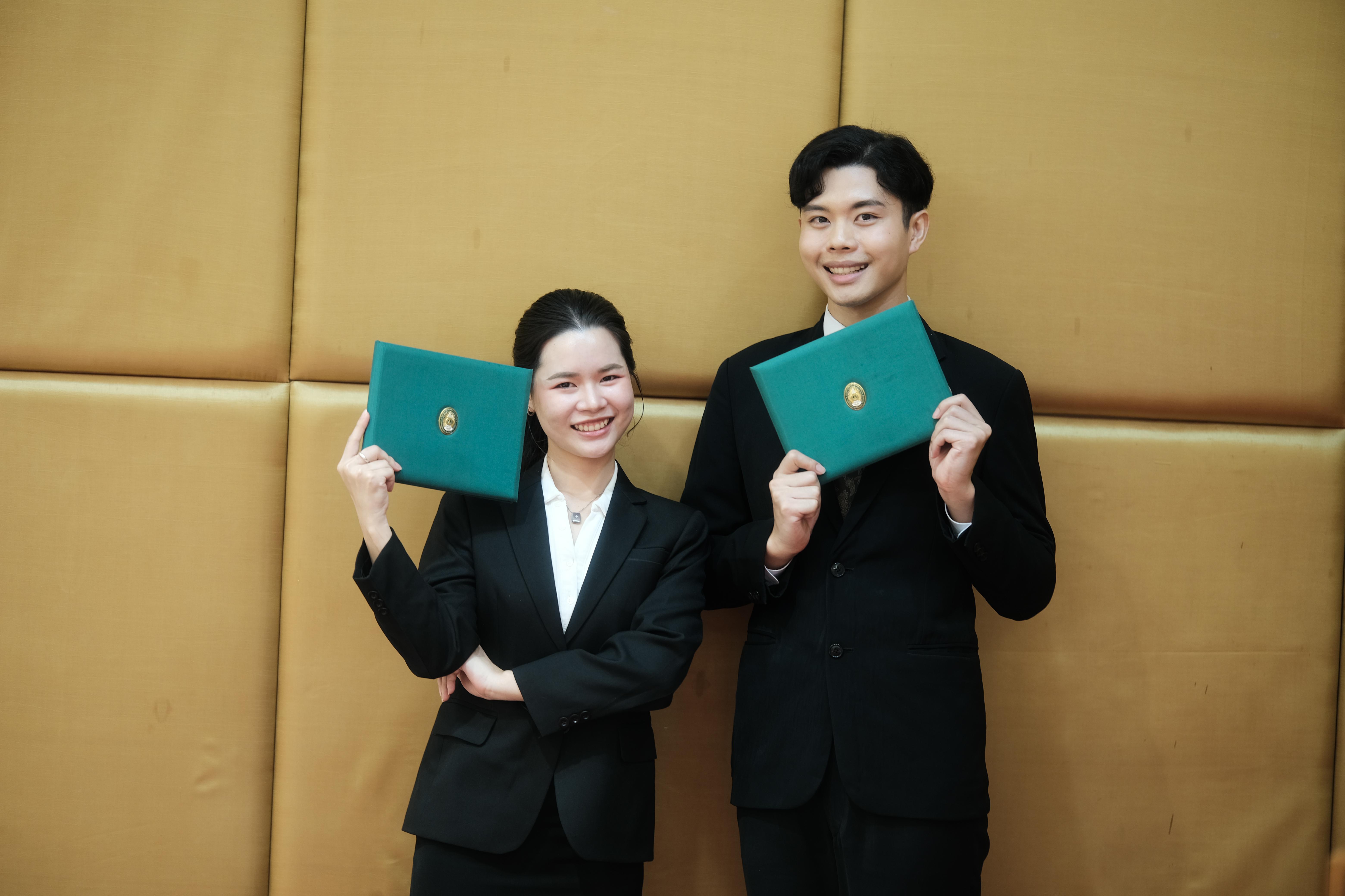 256. คณะครุศาสตร์มหาลัยราชภัฏกำแพงเพชร จัดกิจกรรมมอบเกียรติบัตรและแสดงความยินดีกับผู้สำเร็จการศึกษานักศึกษาหลักสูตรประกาศนียบัตรบัณฑิต สาขาวิชาชีพครู