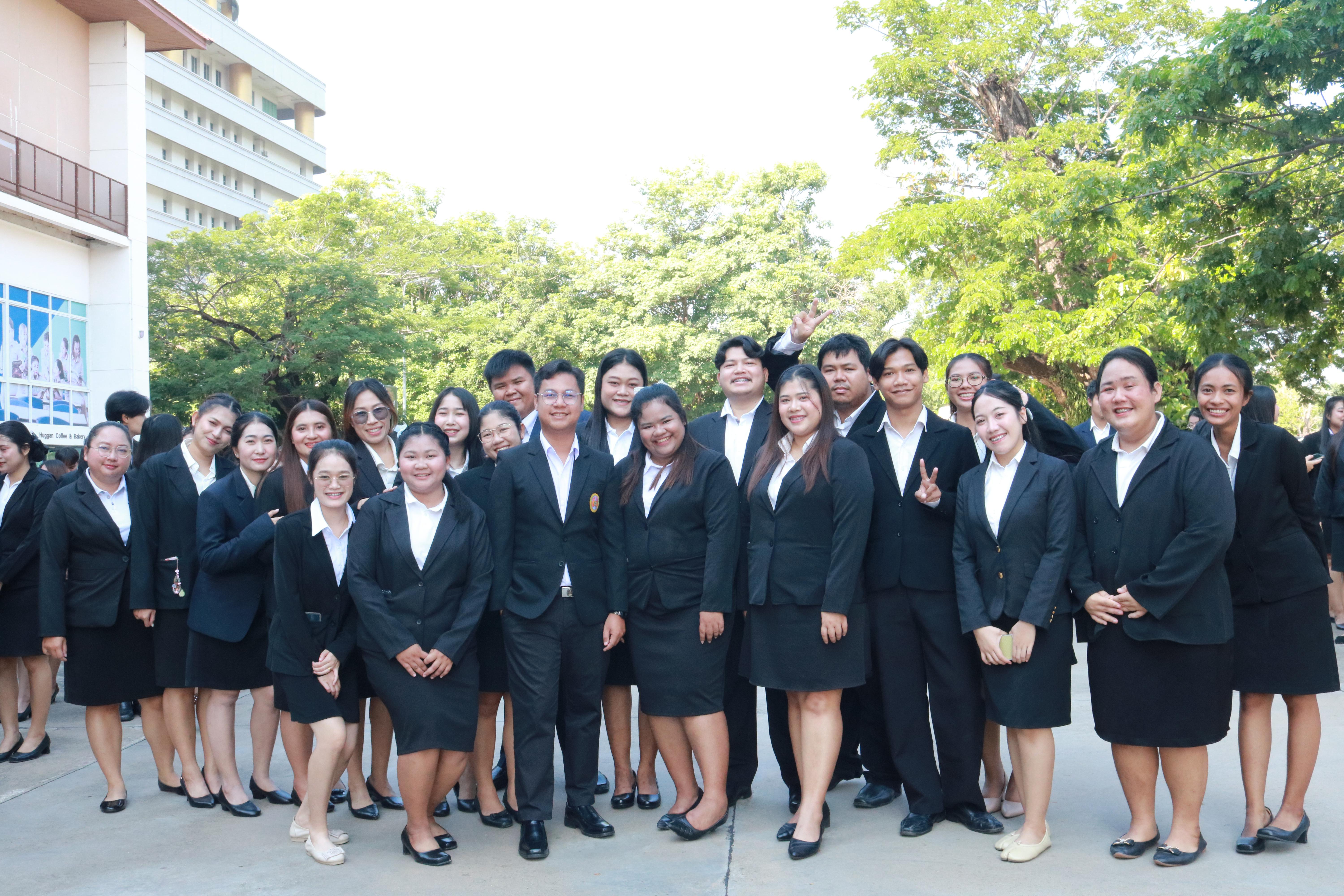 283. คณะครุศาสตร์มหาลัยราชภัฏกำแพงเพชร จัดกิจกรรมมอบเกียรติบัตรและแสดงความยินดีกับผู้สำเร็จการศึกษานักศึกษาหลักสูตรประกาศนียบัตรบัณฑิต สาขาวิชาชีพครู