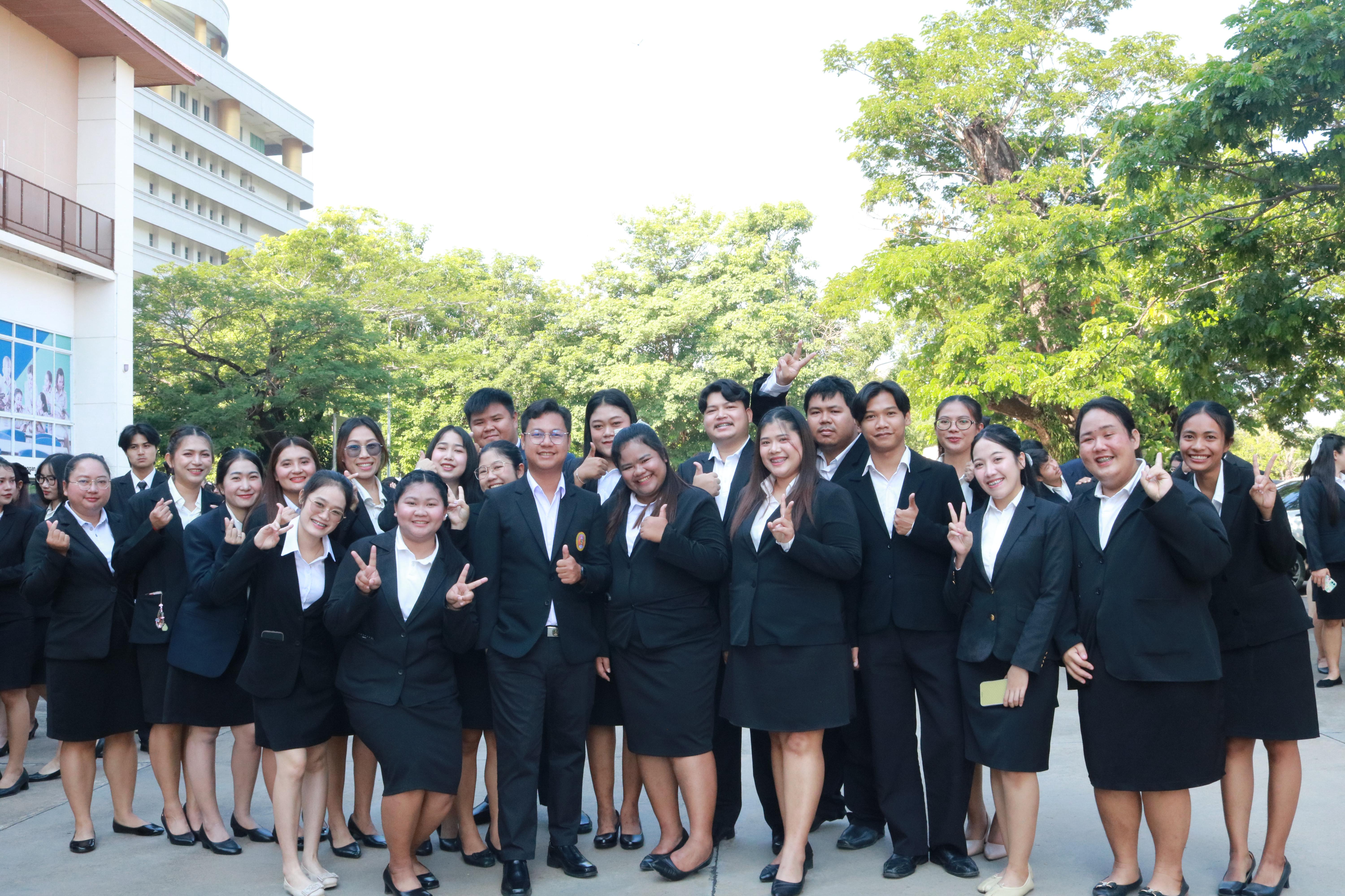 285. คณะครุศาสตร์มหาลัยราชภัฏกำแพงเพชร จัดกิจกรรมมอบเกียรติบัตรและแสดงความยินดีกับผู้สำเร็จการศึกษานักศึกษาหลักสูตรประกาศนียบัตรบัณฑิต สาขาวิชาชีพครู