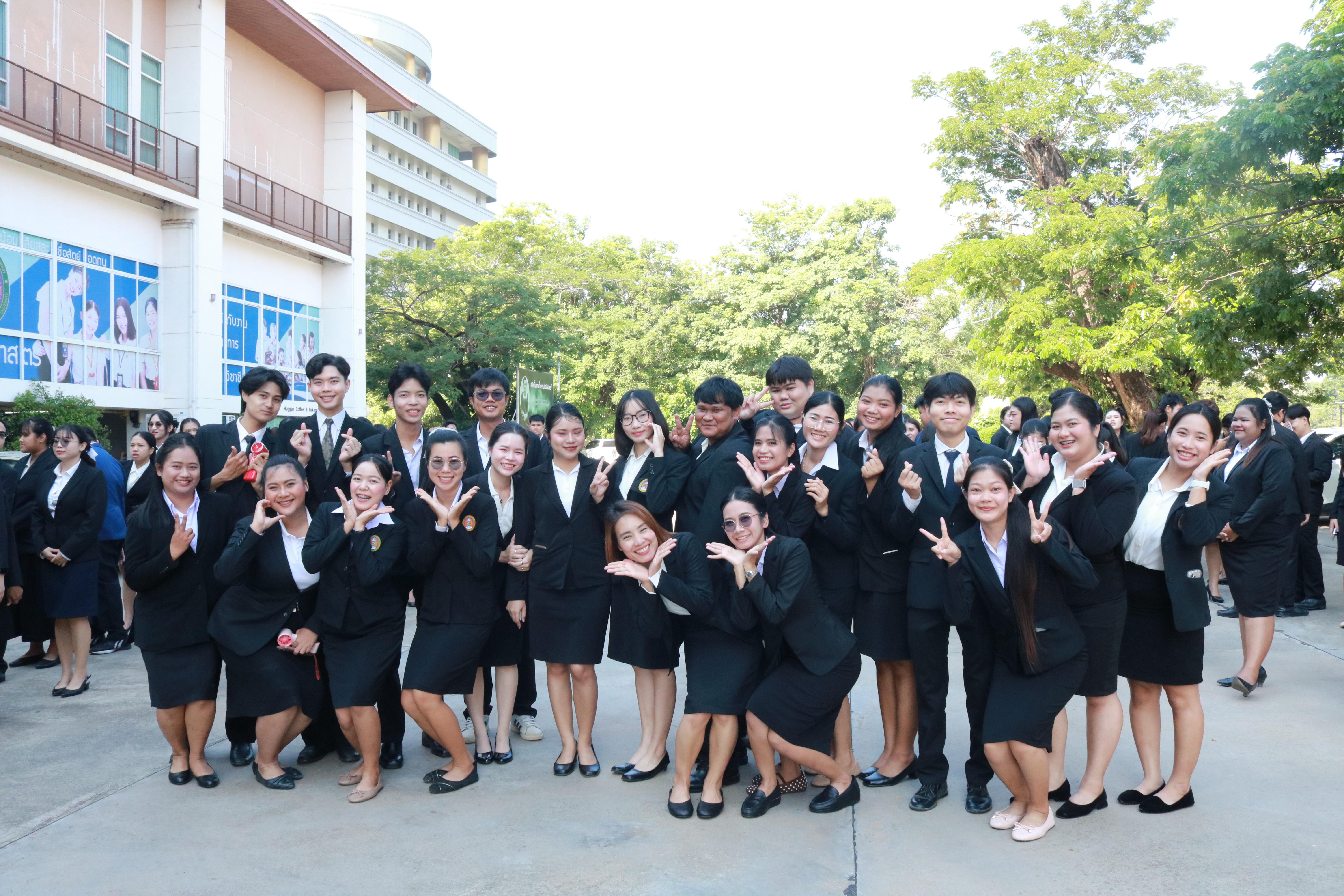 287. คณะครุศาสตร์มหาลัยราชภัฏกำแพงเพชร จัดกิจกรรมมอบเกียรติบัตรและแสดงความยินดีกับผู้สำเร็จการศึกษานักศึกษาหลักสูตรประกาศนียบัตรบัณฑิต สาขาวิชาชีพครู