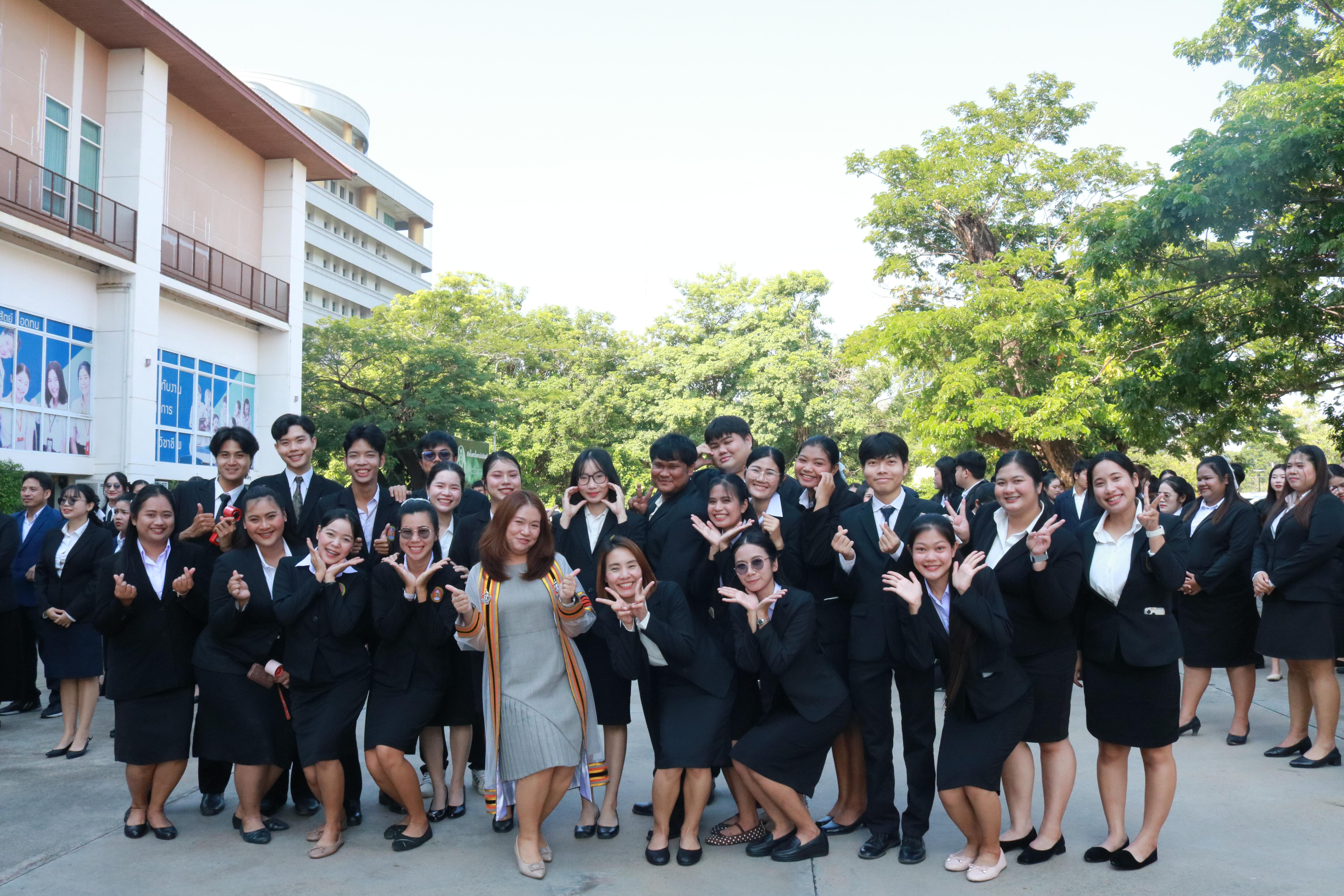288. คณะครุศาสตร์มหาลัยราชภัฏกำแพงเพชร จัดกิจกรรมมอบเกียรติบัตรและแสดงความยินดีกับผู้สำเร็จการศึกษานักศึกษาหลักสูตรประกาศนียบัตรบัณฑิต สาขาวิชาชีพครู