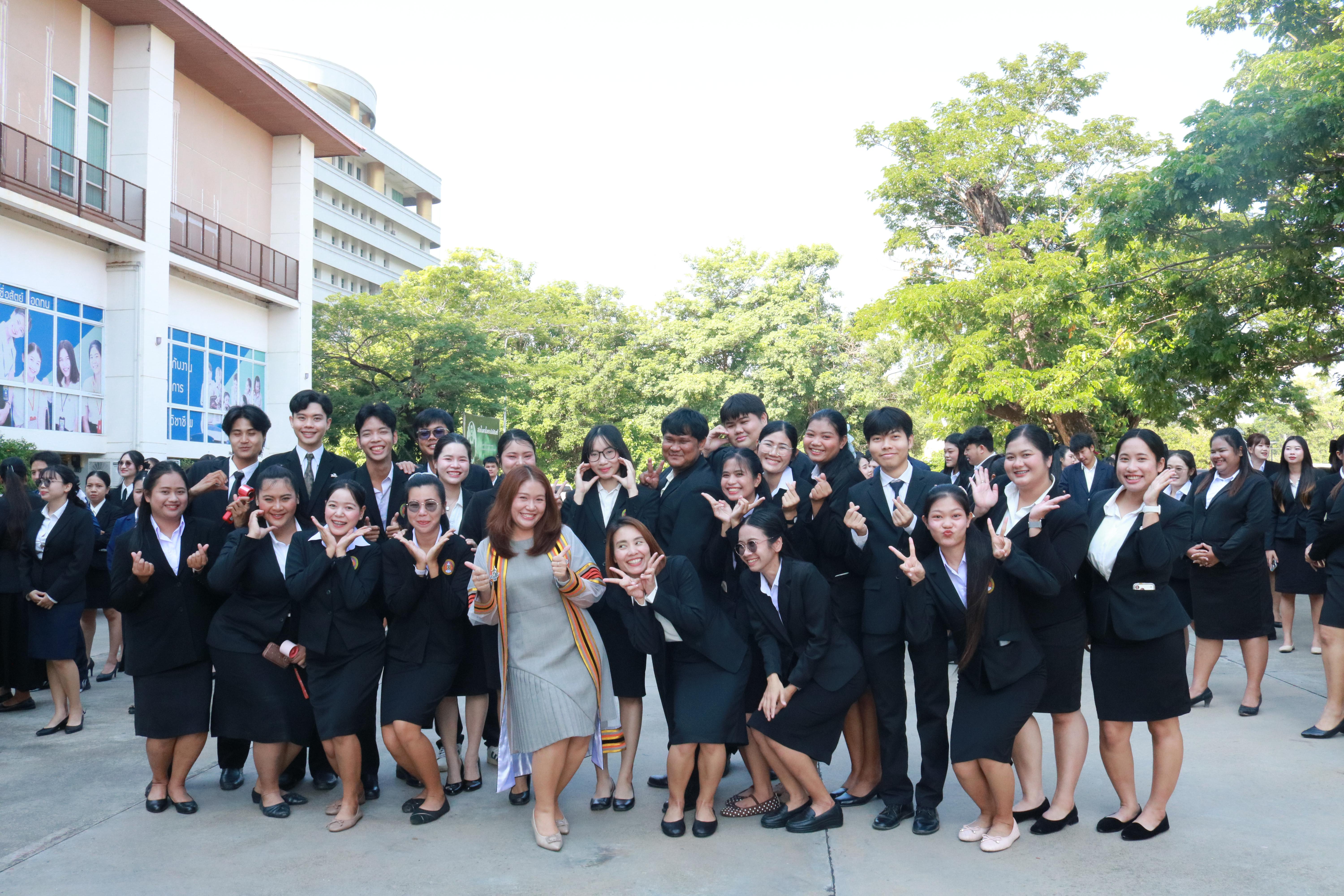 289. คณะครุศาสตร์มหาลัยราชภัฏกำแพงเพชร จัดกิจกรรมมอบเกียรติบัตรและแสดงความยินดีกับผู้สำเร็จการศึกษานักศึกษาหลักสูตรประกาศนียบัตรบัณฑิต สาขาวิชาชีพครู