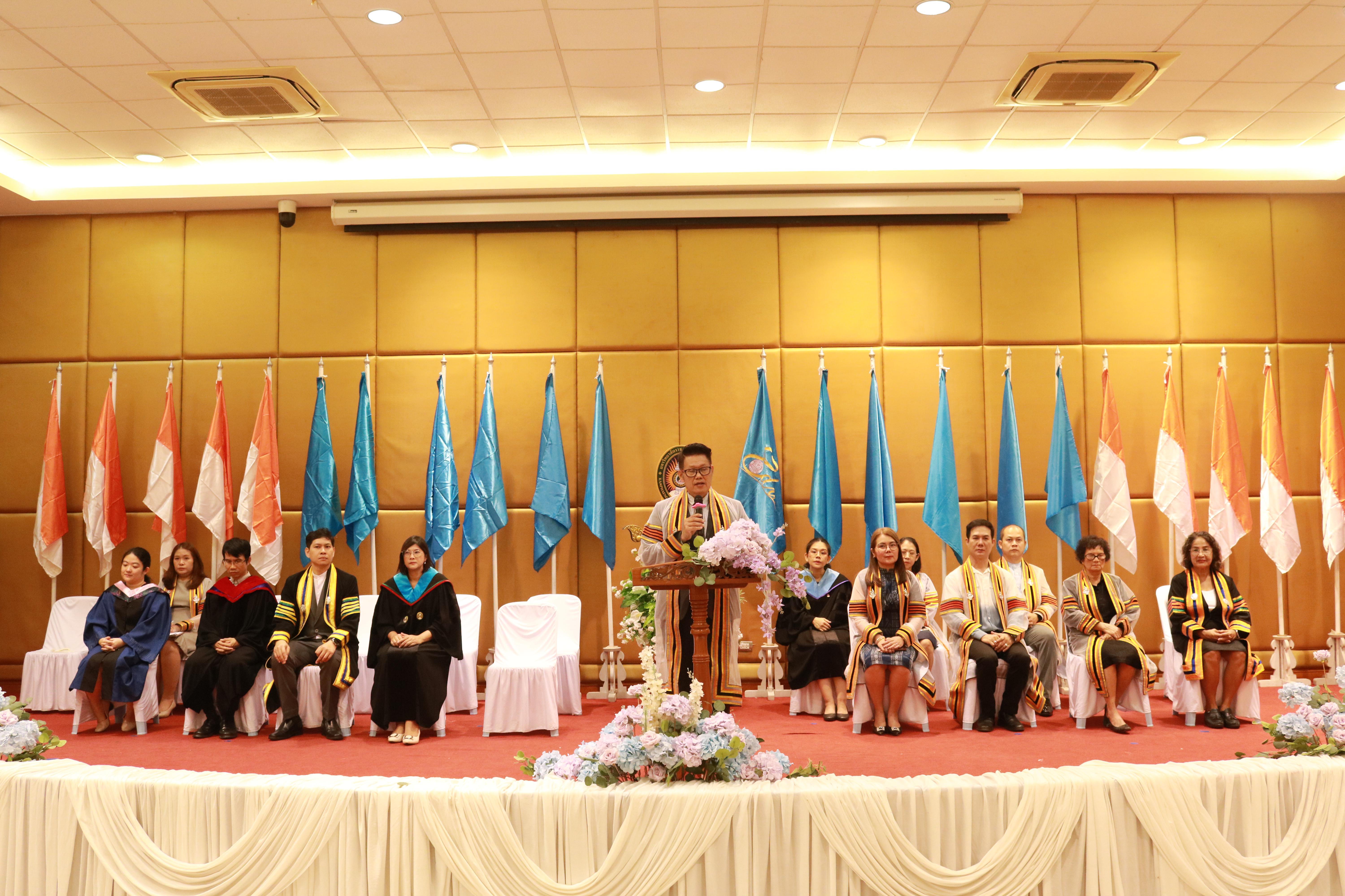 307. คณะครุศาสตร์มหาลัยราชภัฏกำแพงเพชร จัดกิจกรรมมอบเกียรติบัตรและแสดงความยินดีกับผู้สำเร็จการศึกษานักศึกษาหลักสูตรประกาศนียบัตรบัณฑิต สาขาวิชาชีพครู