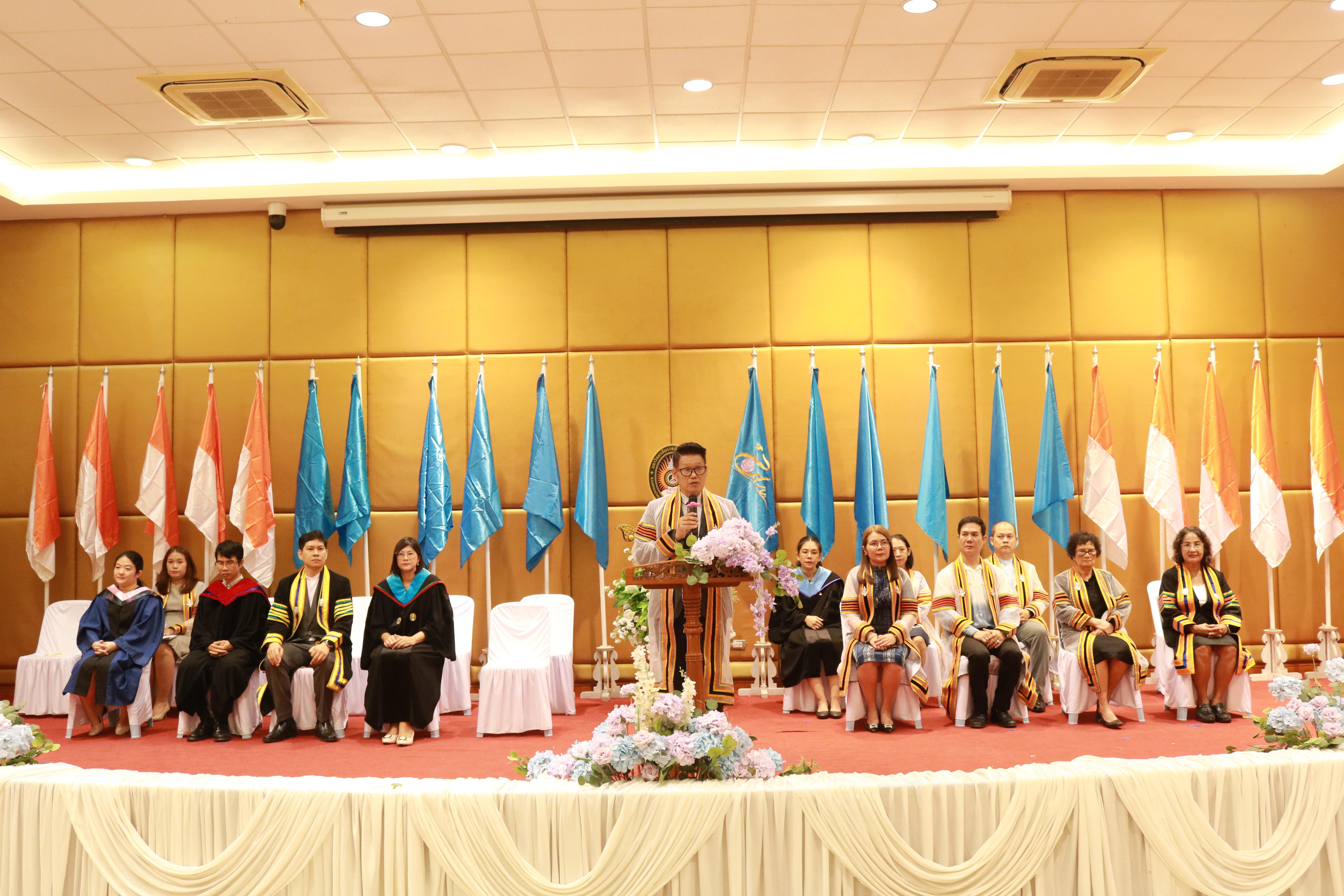 309. คณะครุศาสตร์มหาลัยราชภัฏกำแพงเพชร จัดกิจกรรมมอบเกียรติบัตรและแสดงความยินดีกับผู้สำเร็จการศึกษานักศึกษาหลักสูตรประกาศนียบัตรบัณฑิต สาขาวิชาชีพครู