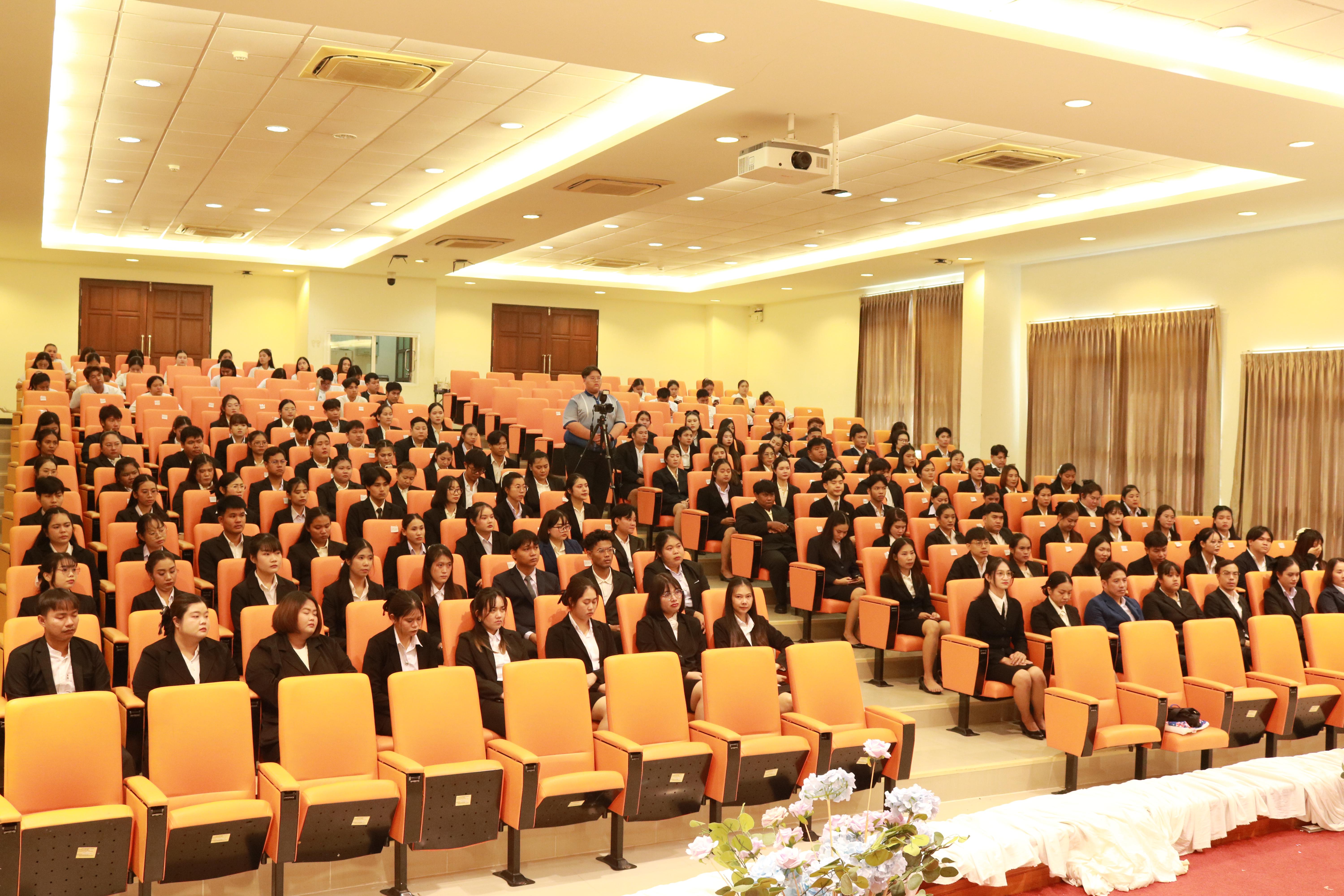 330. คณะครุศาสตร์มหาลัยราชภัฏกำแพงเพชร จัดกิจกรรมมอบเกียรติบัตรและแสดงความยินดีกับผู้สำเร็จการศึกษานักศึกษาหลักสูตรประกาศนียบัตรบัณฑิต สาขาวิชาชีพครู