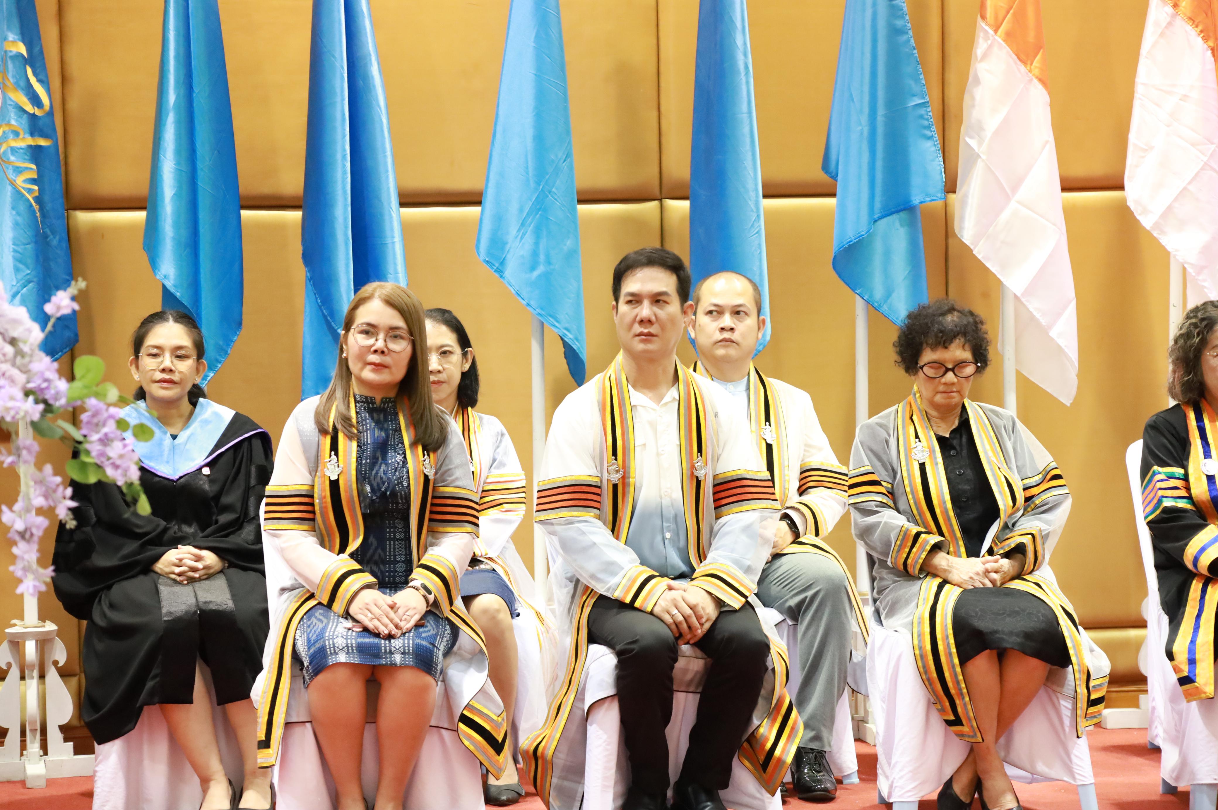 343. คณะครุศาสตร์มหาลัยราชภัฏกำแพงเพชร จัดกิจกรรมมอบเกียรติบัตรและแสดงความยินดีกับผู้สำเร็จการศึกษานักศึกษาหลักสูตรประกาศนียบัตรบัณฑิต สาขาวิชาชีพครู