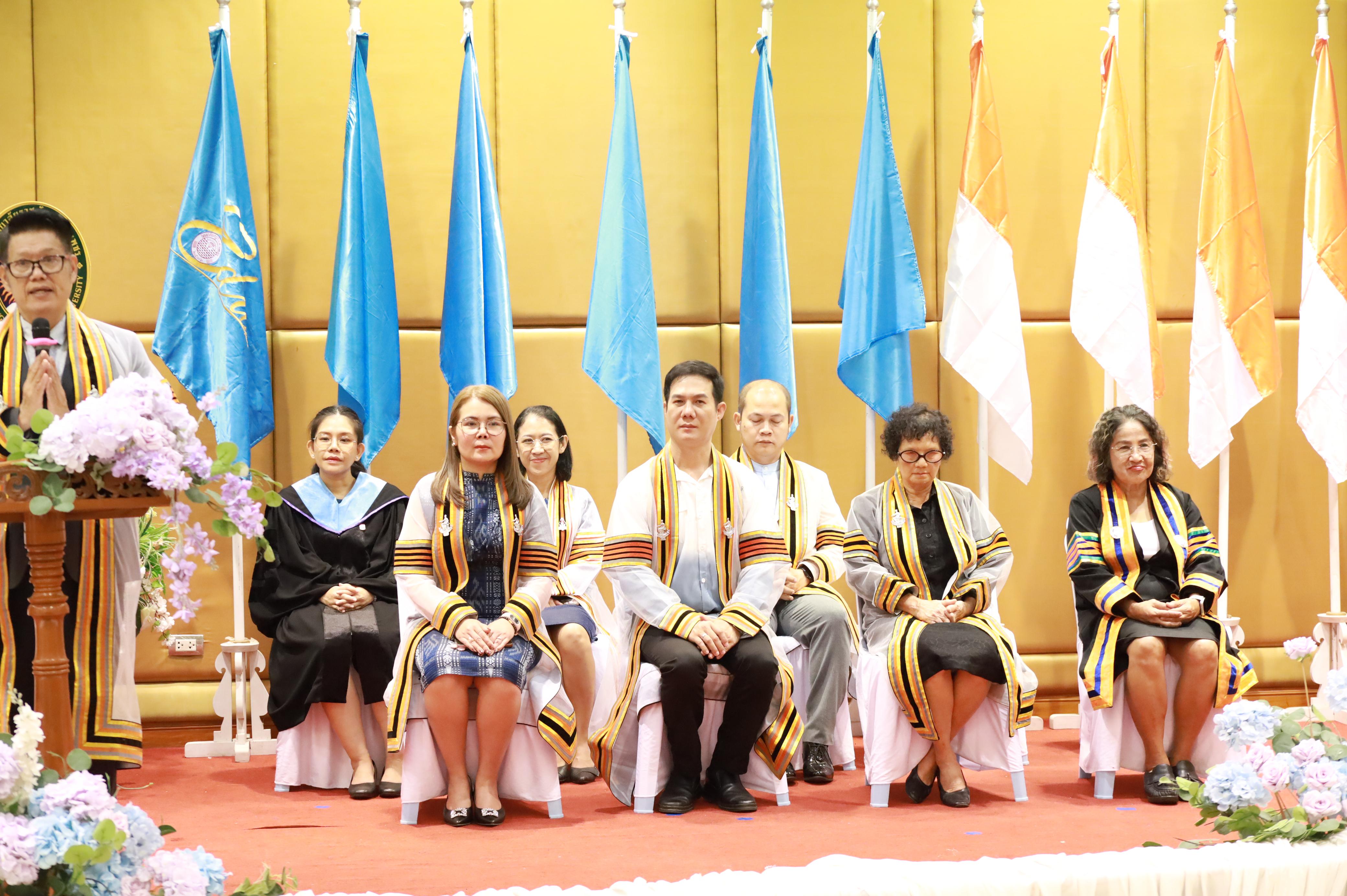 345. คณะครุศาสตร์มหาลัยราชภัฏกำแพงเพชร จัดกิจกรรมมอบเกียรติบัตรและแสดงความยินดีกับผู้สำเร็จการศึกษานักศึกษาหลักสูตรประกาศนียบัตรบัณฑิต สาขาวิชาชีพครู
