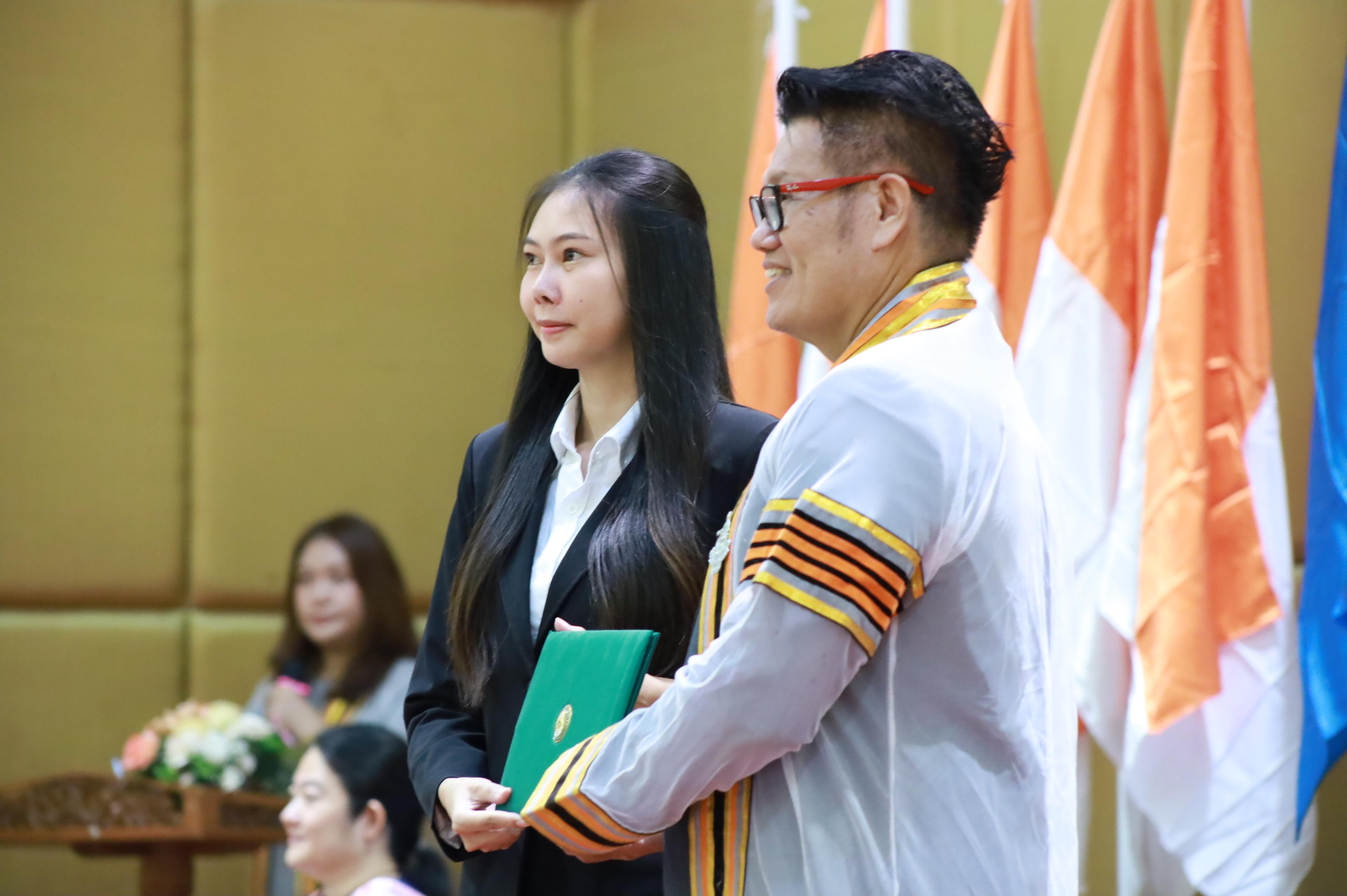 360. คณะครุศาสตร์มหาลัยราชภัฏกำแพงเพชร จัดกิจกรรมมอบเกียรติบัตรและแสดงความยินดีกับผู้สำเร็จการศึกษานักศึกษาหลักสูตรประกาศนียบัตรบัณฑิต สาขาวิชาชีพครู