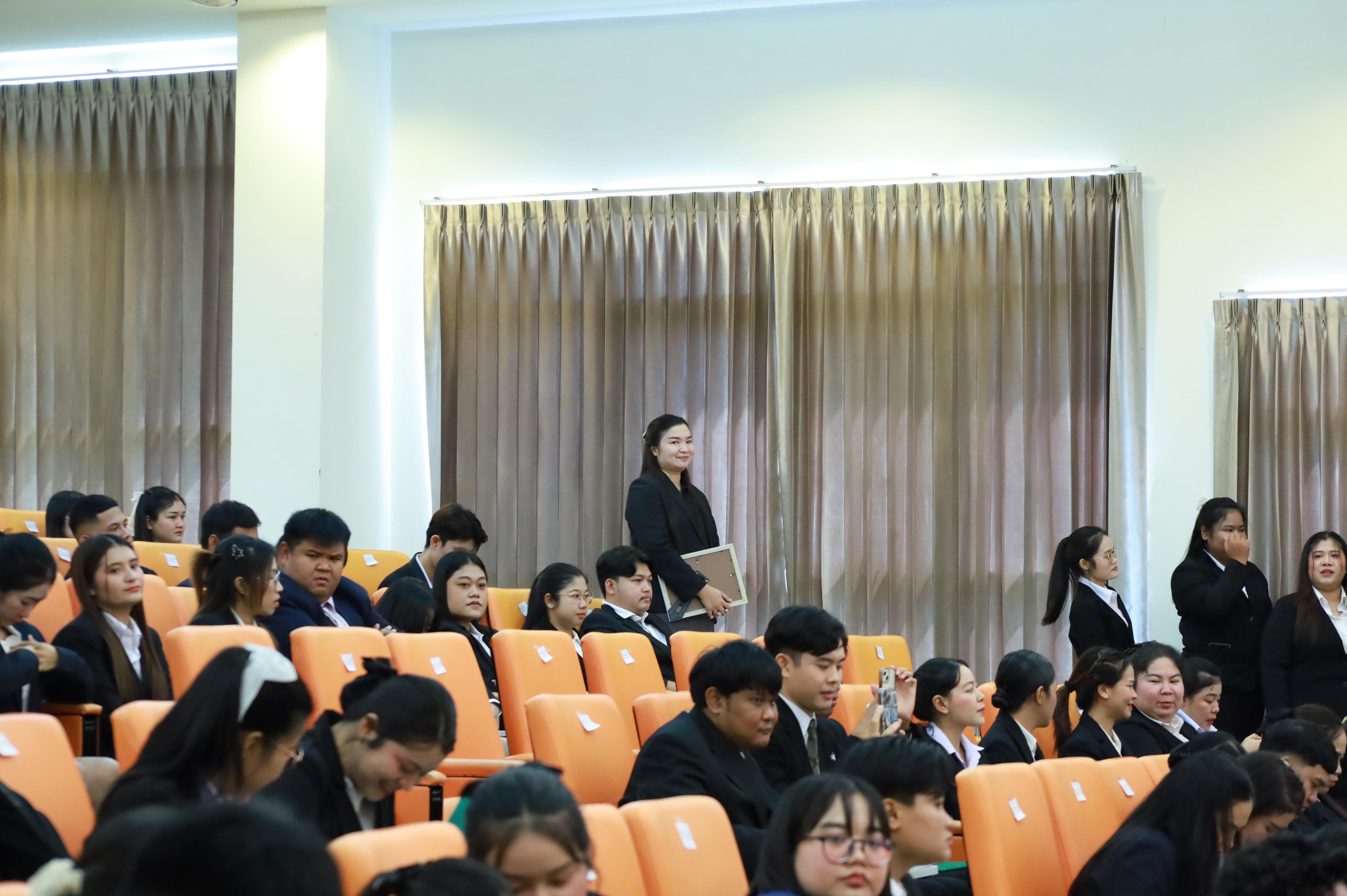 390. คณะครุศาสตร์มหาลัยราชภัฏกำแพงเพชร จัดกิจกรรมมอบเกียรติบัตรและแสดงความยินดีกับผู้สำเร็จการศึกษานักศึกษาหลักสูตรประกาศนียบัตรบัณฑิต สาขาวิชาชีพครู