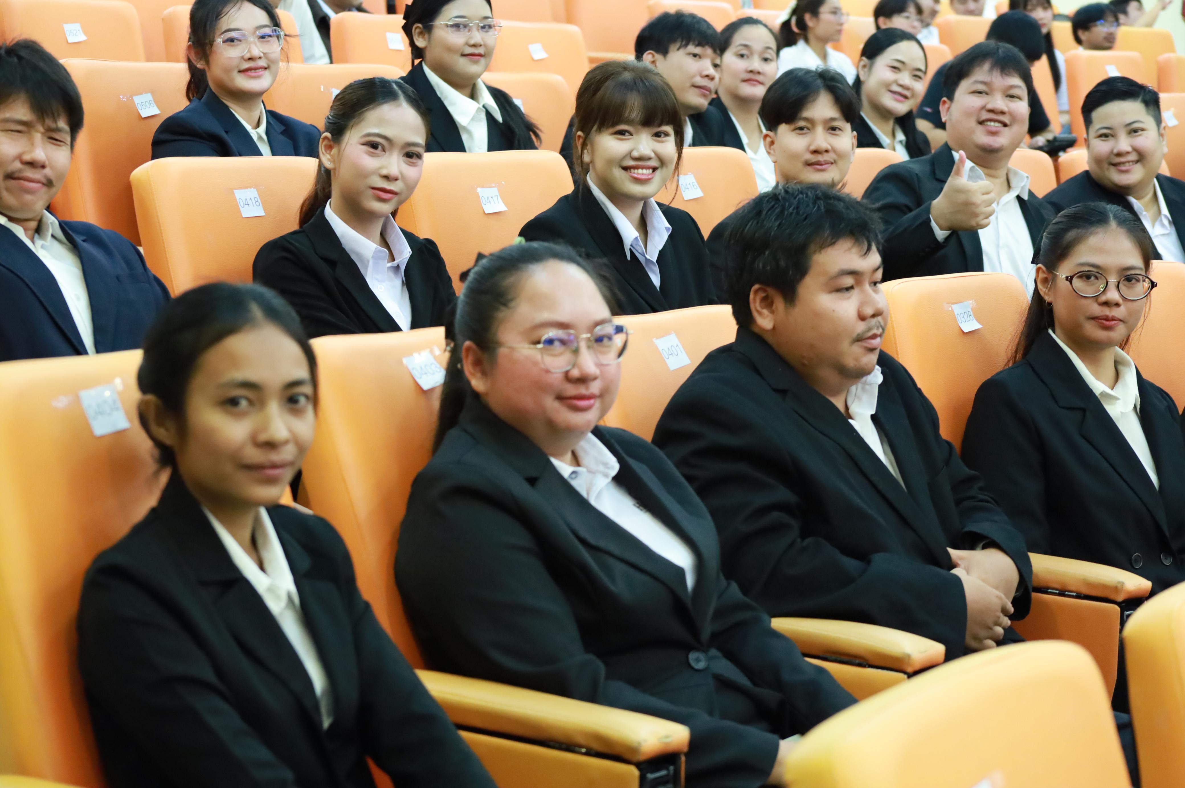 392. คณะครุศาสตร์มหาลัยราชภัฏกำแพงเพชร จัดกิจกรรมมอบเกียรติบัตรและแสดงความยินดีกับผู้สำเร็จการศึกษานักศึกษาหลักสูตรประกาศนียบัตรบัณฑิต สาขาวิชาชีพครู