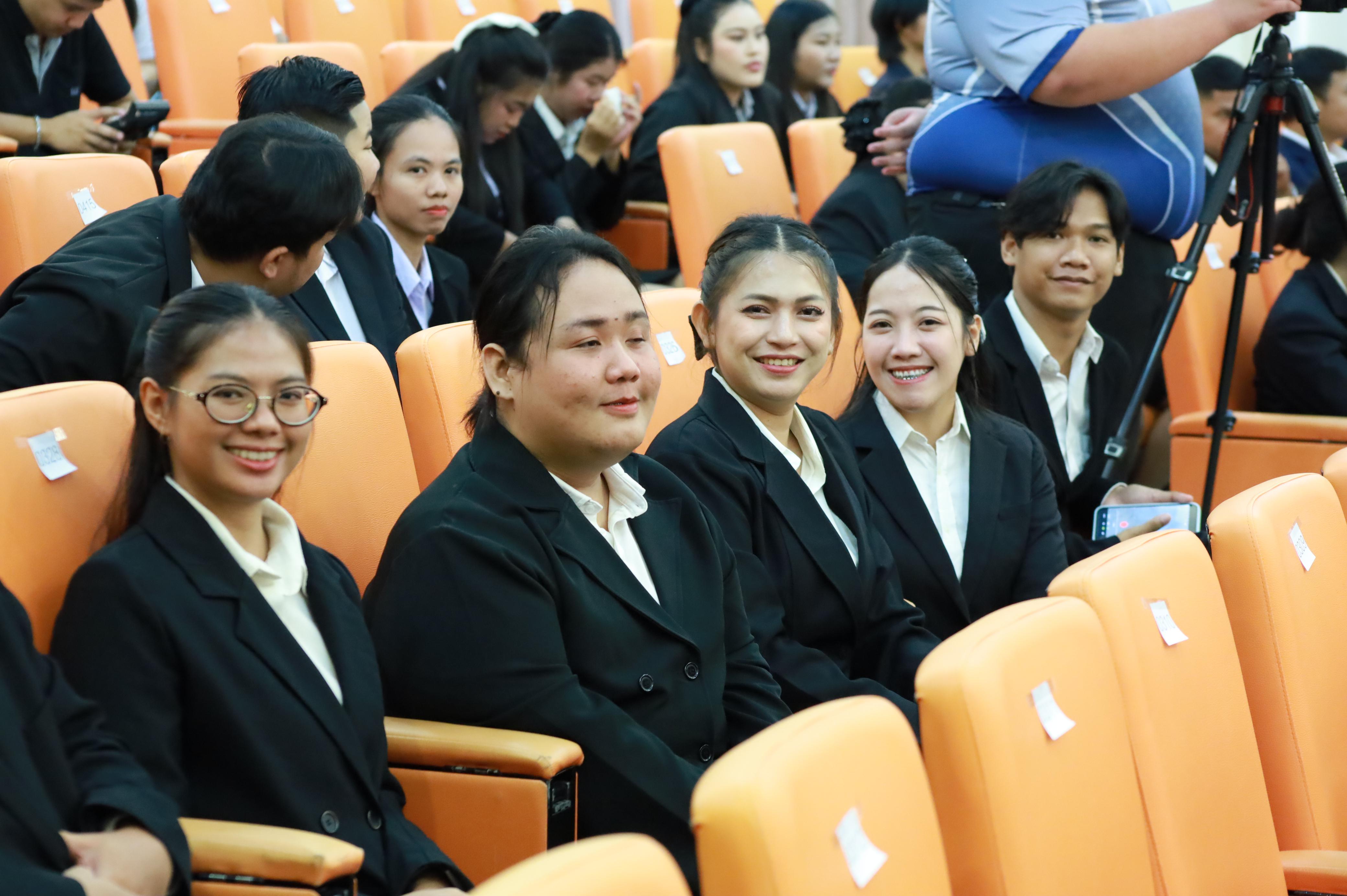 394. คณะครุศาสตร์มหาลัยราชภัฏกำแพงเพชร จัดกิจกรรมมอบเกียรติบัตรและแสดงความยินดีกับผู้สำเร็จการศึกษานักศึกษาหลักสูตรประกาศนียบัตรบัณฑิต สาขาวิชาชีพครู