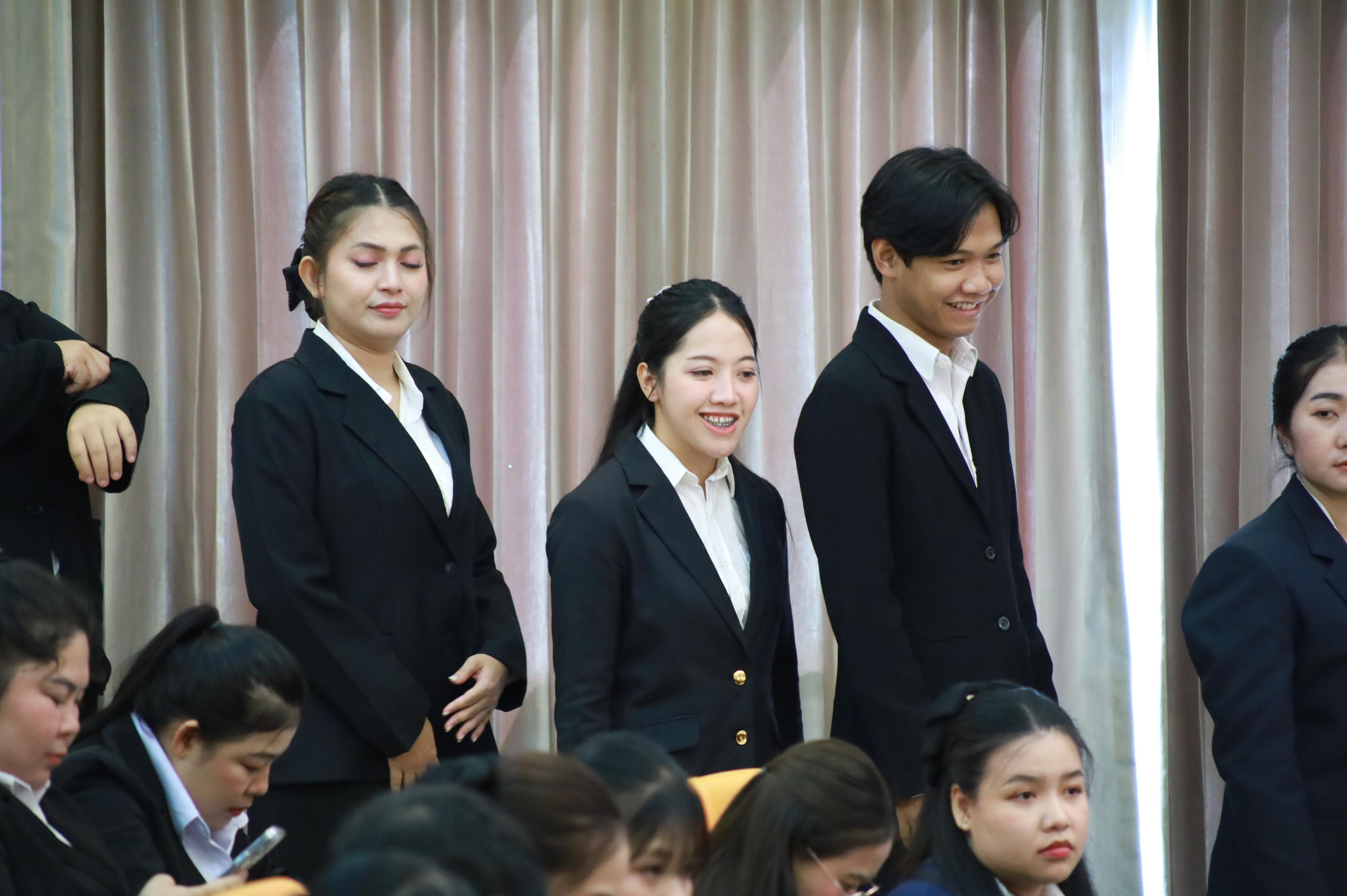 396. คณะครุศาสตร์มหาลัยราชภัฏกำแพงเพชร จัดกิจกรรมมอบเกียรติบัตรและแสดงความยินดีกับผู้สำเร็จการศึกษานักศึกษาหลักสูตรประกาศนียบัตรบัณฑิต สาขาวิชาชีพครู