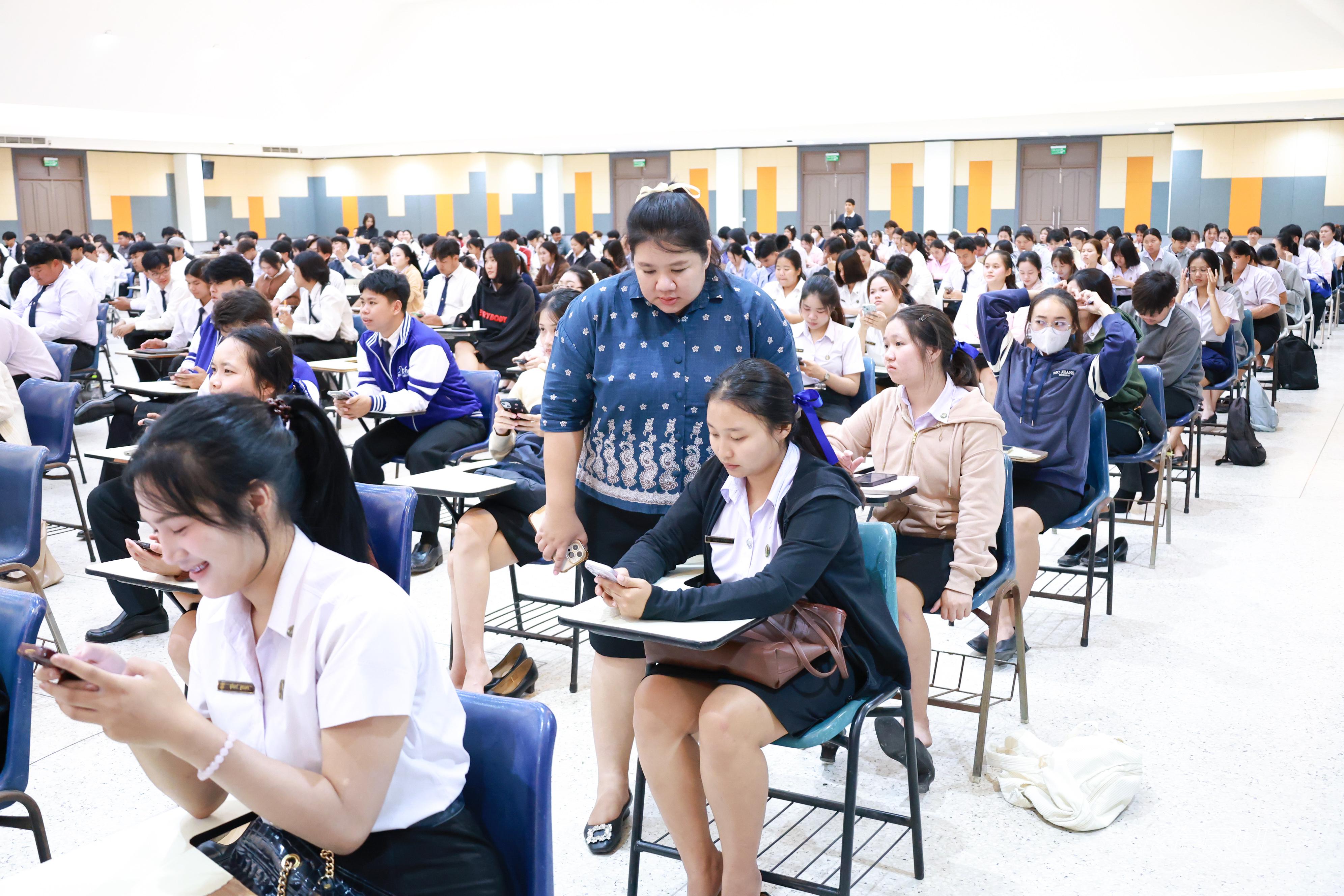 18. วันที่ 28 ตุลาคม 2569 คณะครุศาสตร์จัดสอบประมวลความรู้วิชาชีพครู ณ ห้องราชพฤกษ์ อาคารทีปังกรรัศมีโชติ มหาวิทยาลัยราชภัฏกำแพงเพชร