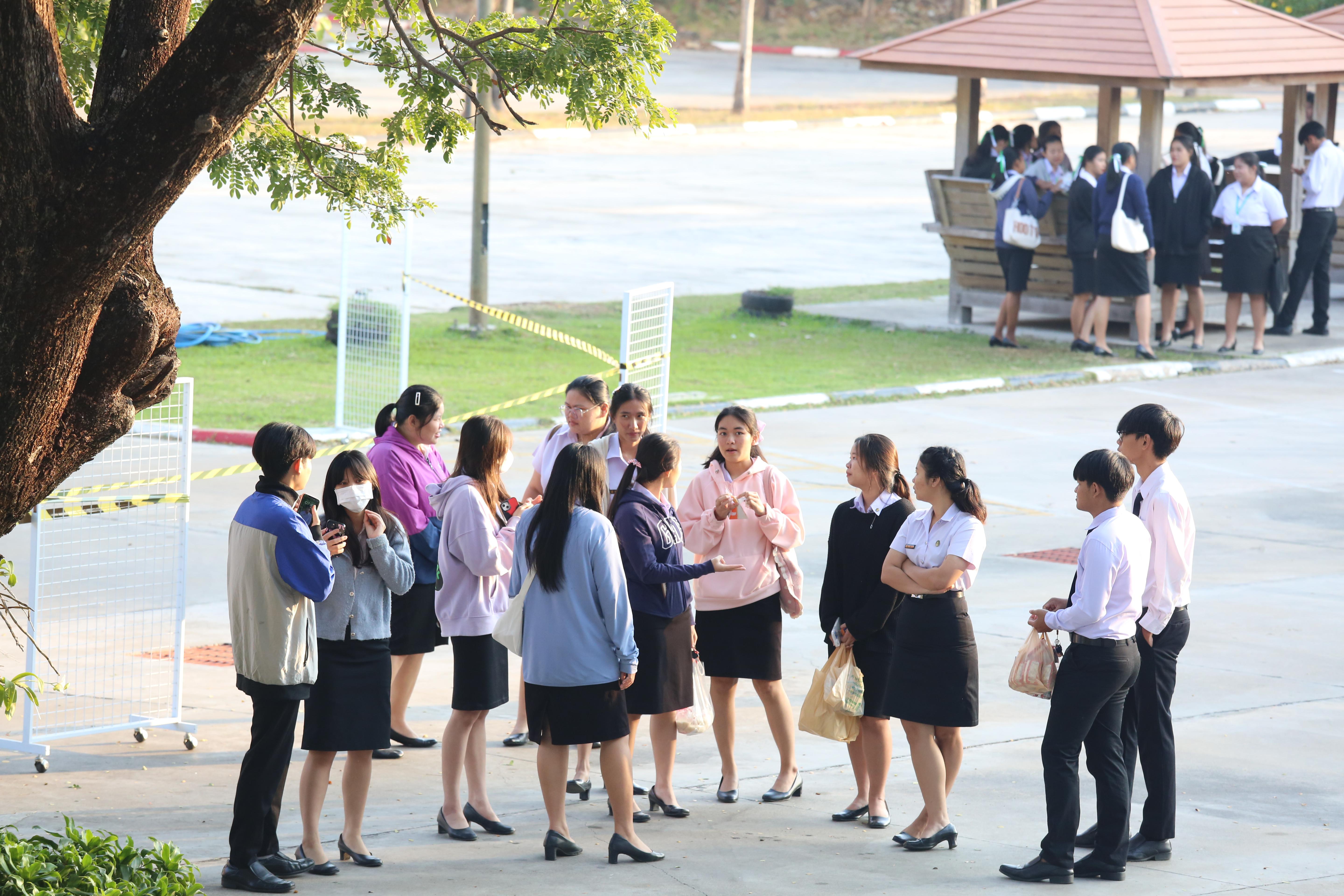 8. คณะครุศาสตร์จัดกิจกรรมทำบุญปีใหม่ ตักบาตรข้าวสารอาหารแห้ง วันที่ 24 ธันวาคม 2567 โดยมี รศ.ดร.บัณฑิต ฉัตรวิโรจน์ คณบดีคณะครุศาสตร์ เป็นประธานจุดธูปเทียนบูชาพระรัตนตรัย ณ อาคารนวัตกรรม ชั้น 2 คณะครุศาสตร์ มหาวิทยาลัยราชภัฏกำแพงเพชร