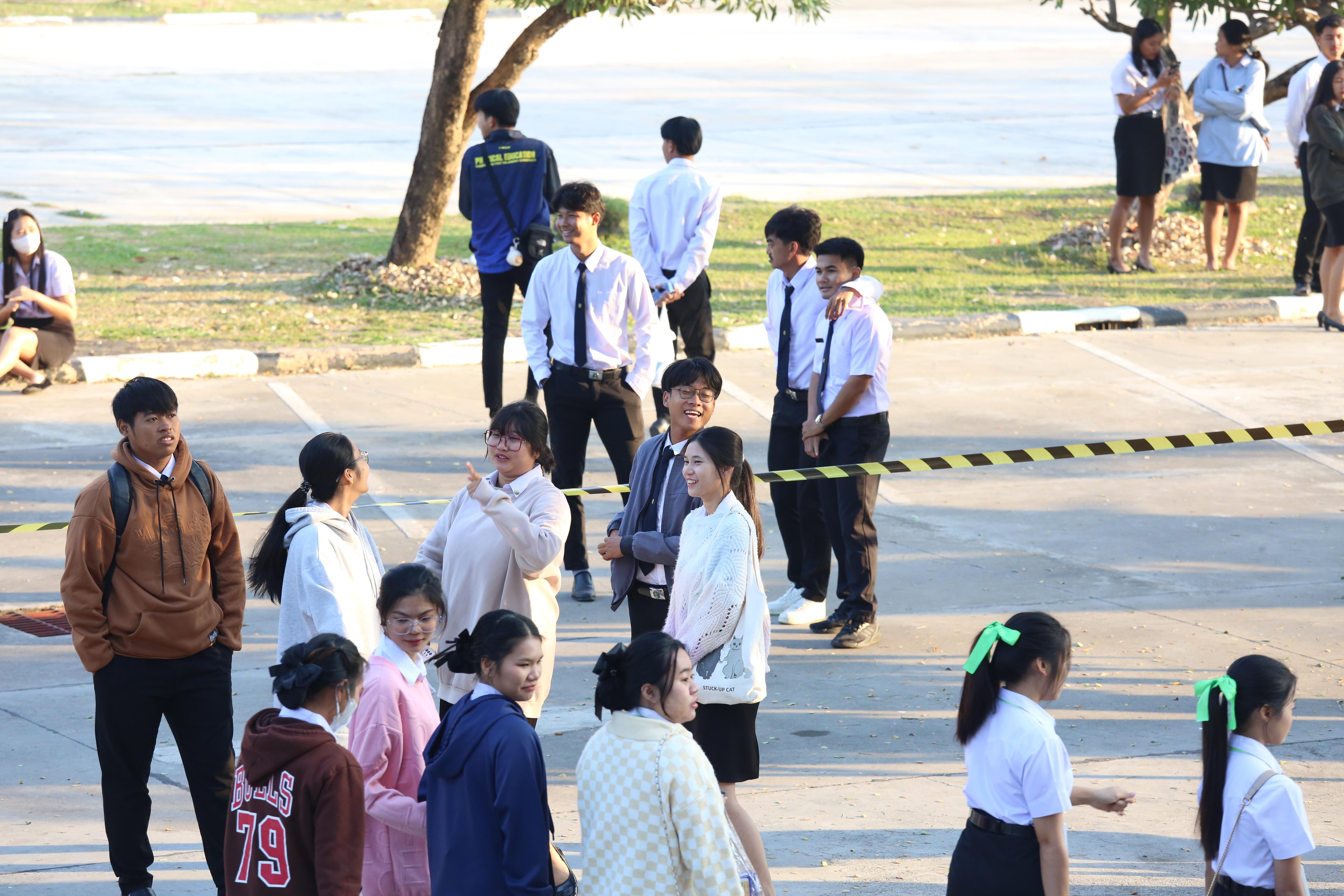 17. คณะครุศาสตร์จัดกิจกรรมทำบุญปีใหม่ ตักบาตรข้าวสารอาหารแห้ง วันที่ 24 ธันวาคม 2567 โดยมี รศ.ดร.บัณฑิต ฉัตรวิโรจน์ คณบดีคณะครุศาสตร์ เป็นประธานจุดธูปเทียนบูชาพระรัตนตรัย ณ อาคารนวัตกรรม ชั้น 2 คณะครุศาสตร์ มหาวิทยาลัยราชภัฏกำแพงเพชร