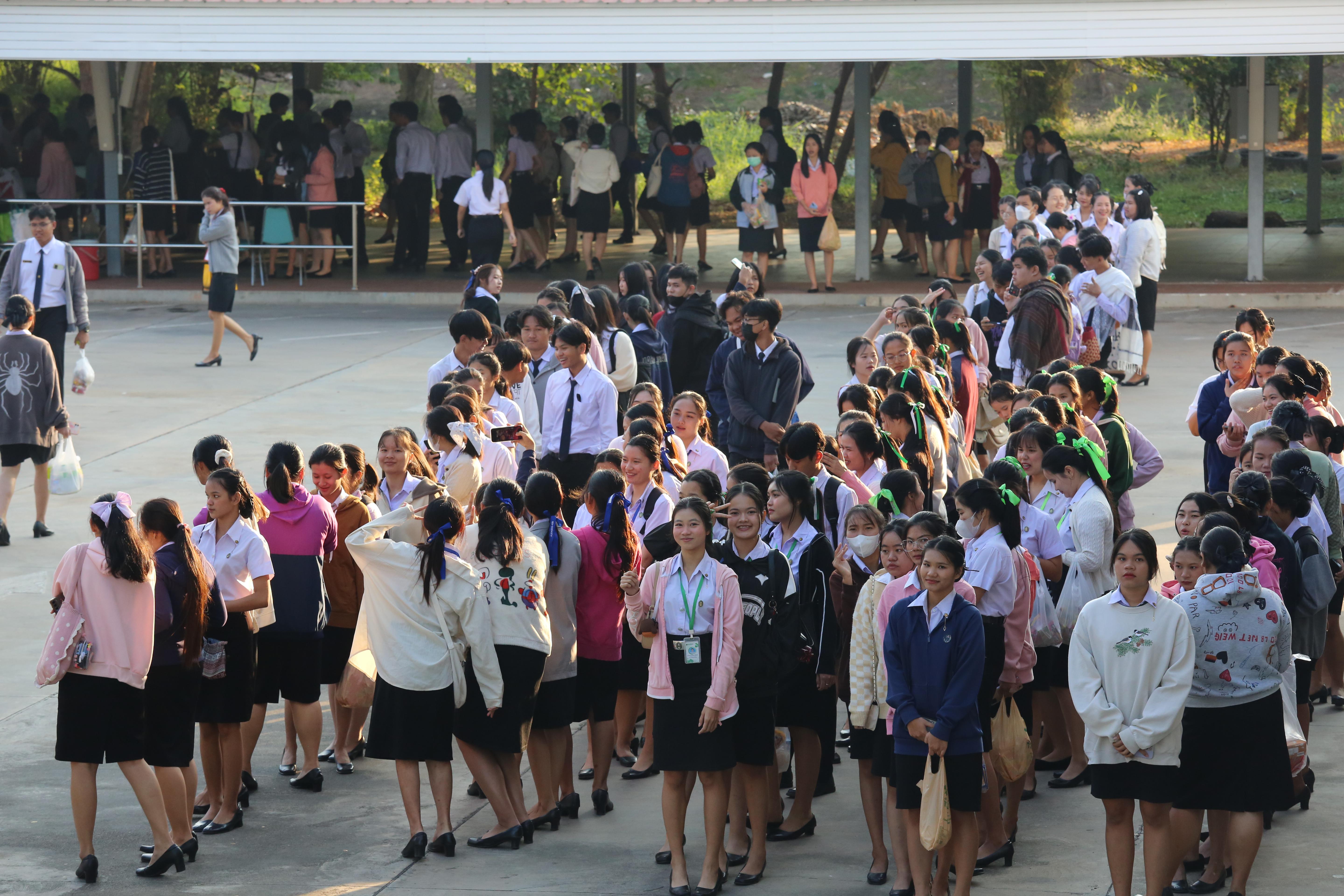 41. คณะครุศาสตร์จัดกิจกรรมทำบุญปีใหม่ ตักบาตรข้าวสารอาหารแห้ง วันที่ 24 ธันวาคม 2567 โดยมี รศ.ดร.บัณฑิต ฉัตรวิโรจน์ คณบดีคณะครุศาสตร์ เป็นประธานจุดธูปเทียนบูชาพระรัตนตรัย ณ อาคารนวัตกรรม ชั้น 2 คณะครุศาสตร์ มหาวิทยาลัยราชภัฏกำแพงเพชร