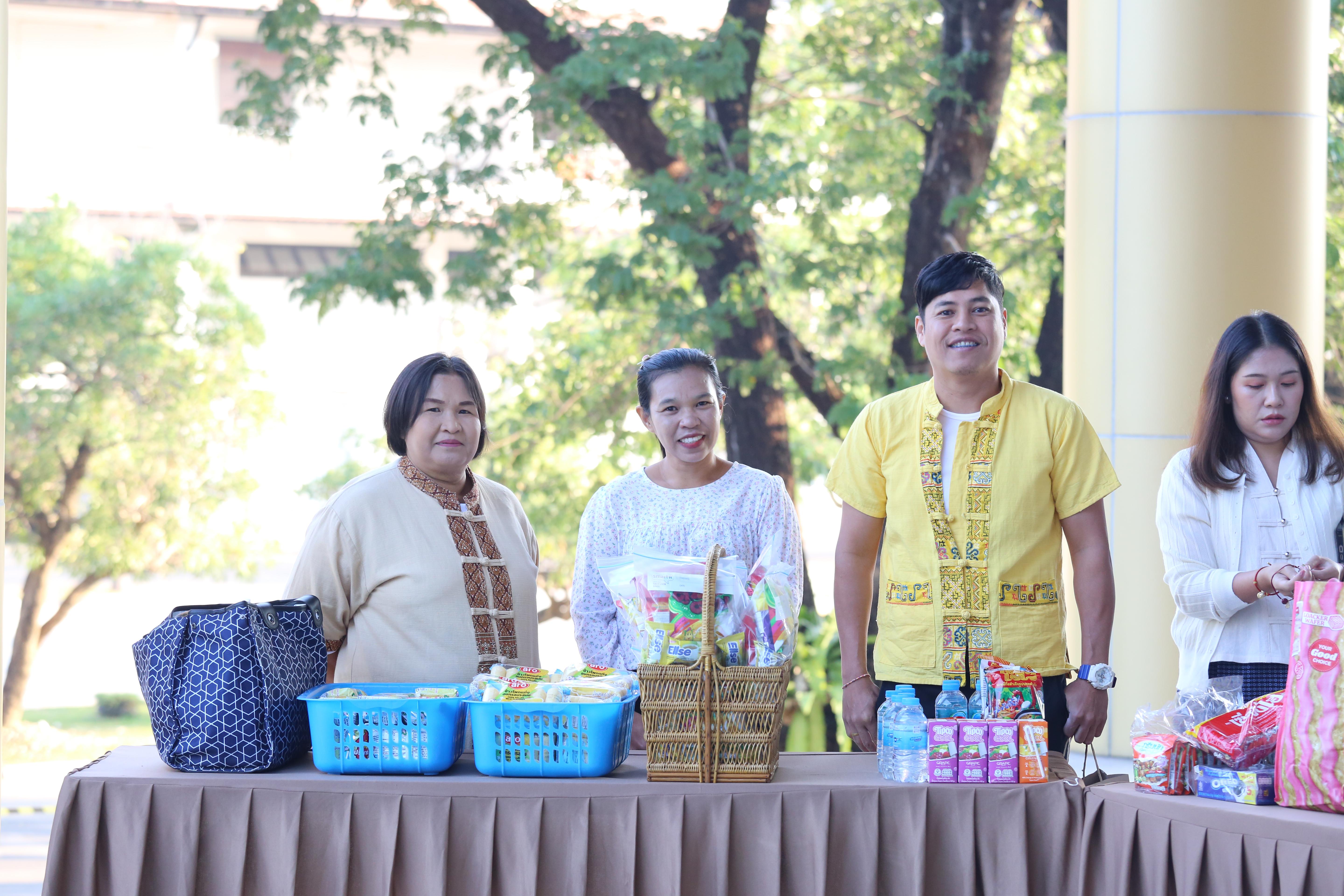 48. คณะครุศาสตร์จัดกิจกรรมทำบุญปีใหม่ ตักบาตรข้าวสารอาหารแห้ง วันที่ 24 ธันวาคม 2567 โดยมี รศ.ดร.บัณฑิต ฉัตรวิโรจน์ คณบดีคณะครุศาสตร์ เป็นประธานจุดธูปเทียนบูชาพระรัตนตรัย ณ อาคารนวัตกรรม ชั้น 2 คณะครุศาสตร์ มหาวิทยาลัยราชภัฏกำแพงเพชร