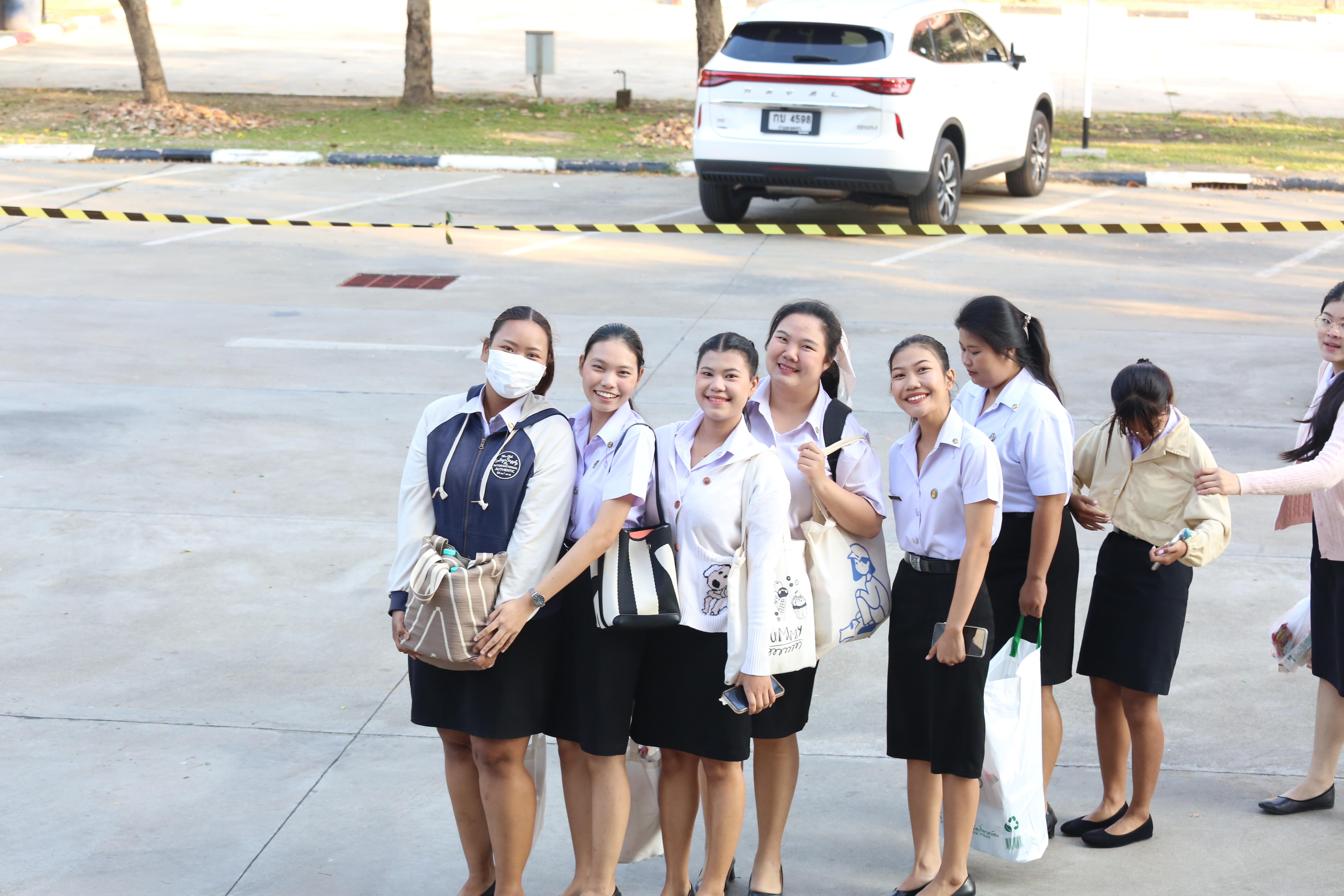 66. คณะครุศาสตร์จัดกิจกรรมทำบุญปีใหม่ ตักบาตรข้าวสารอาหารแห้ง วันที่ 24 ธันวาคม 2567 โดยมี รศ.ดร.บัณฑิต ฉัตรวิโรจน์ คณบดีคณะครุศาสตร์ เป็นประธานจุดธูปเทียนบูชาพระรัตนตรัย ณ อาคารนวัตกรรม ชั้น 2 คณะครุศาสตร์ มหาวิทยาลัยราชภัฏกำแพงเพชร