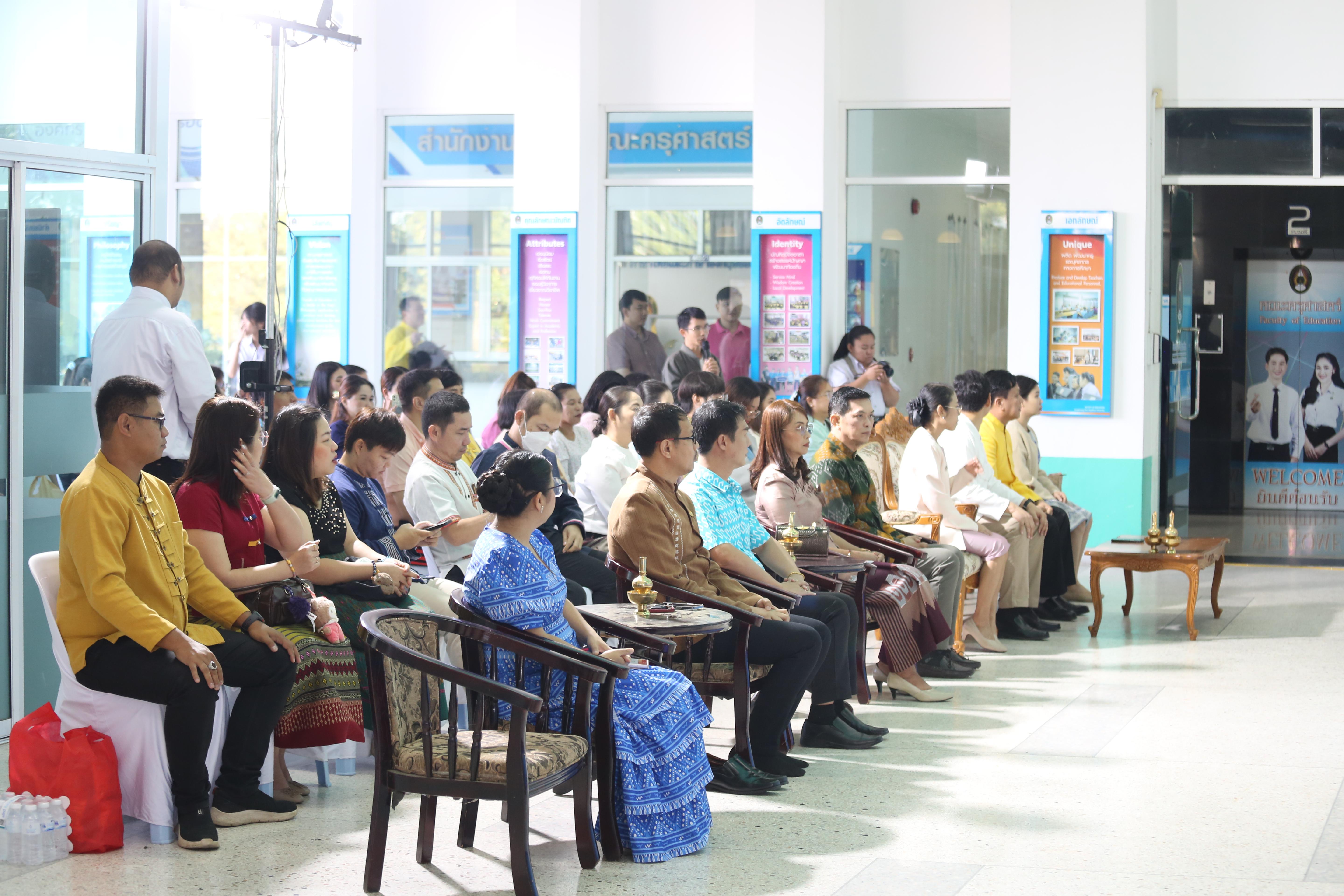 101. คณะครุศาสตร์จัดกิจกรรมทำบุญปีใหม่ ตักบาตรข้าวสารอาหารแห้ง วันที่ 24 ธันวาคม 2567 โดยมี รศ.ดร.บัณฑิต ฉัตรวิโรจน์ คณบดีคณะครุศาสตร์ เป็นประธานจุดธูปเทียนบูชาพระรัตนตรัย ณ อาคารนวัตกรรม ชั้น 2 คณะครุศาสตร์ มหาวิทยาลัยราชภัฏกำแพงเพชร