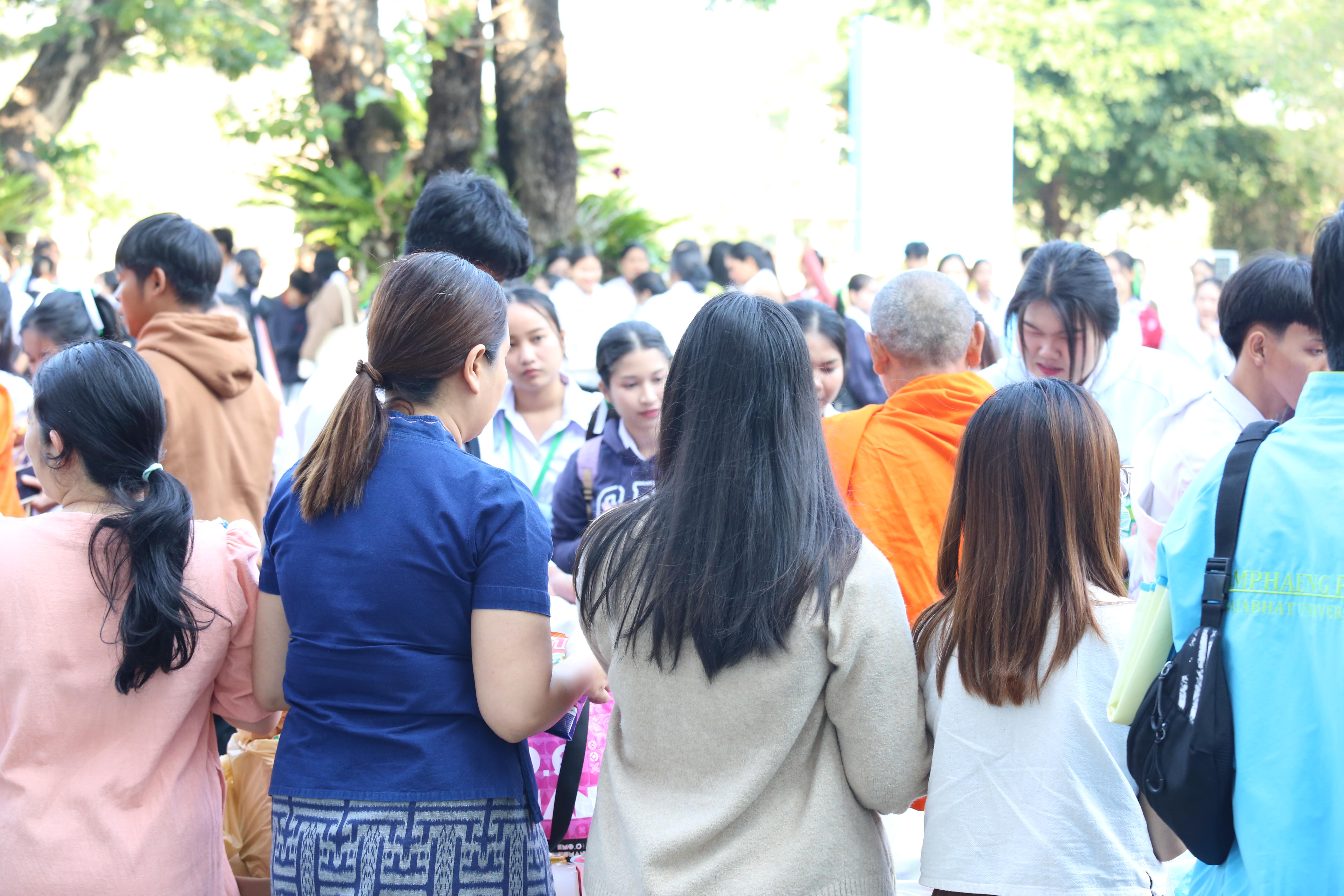 200. คณะครุศาสตร์จัดกิจกรรมทำบุญปีใหม่ ตักบาตรข้าวสารอาหารแห้ง วันที่ 24 ธันวาคม 2567 โดยมี รศ.ดร.บัณฑิต ฉัตรวิโรจน์ คณบดีคณะครุศาสตร์ เป็นประธานจุดธูปเทียนบูชาพระรัตนตรัย ณ อาคารนวัตกรรม ชั้น 2 คณะครุศาสตร์ มหาวิทยาลัยราชภัฏกำแพงเพชร