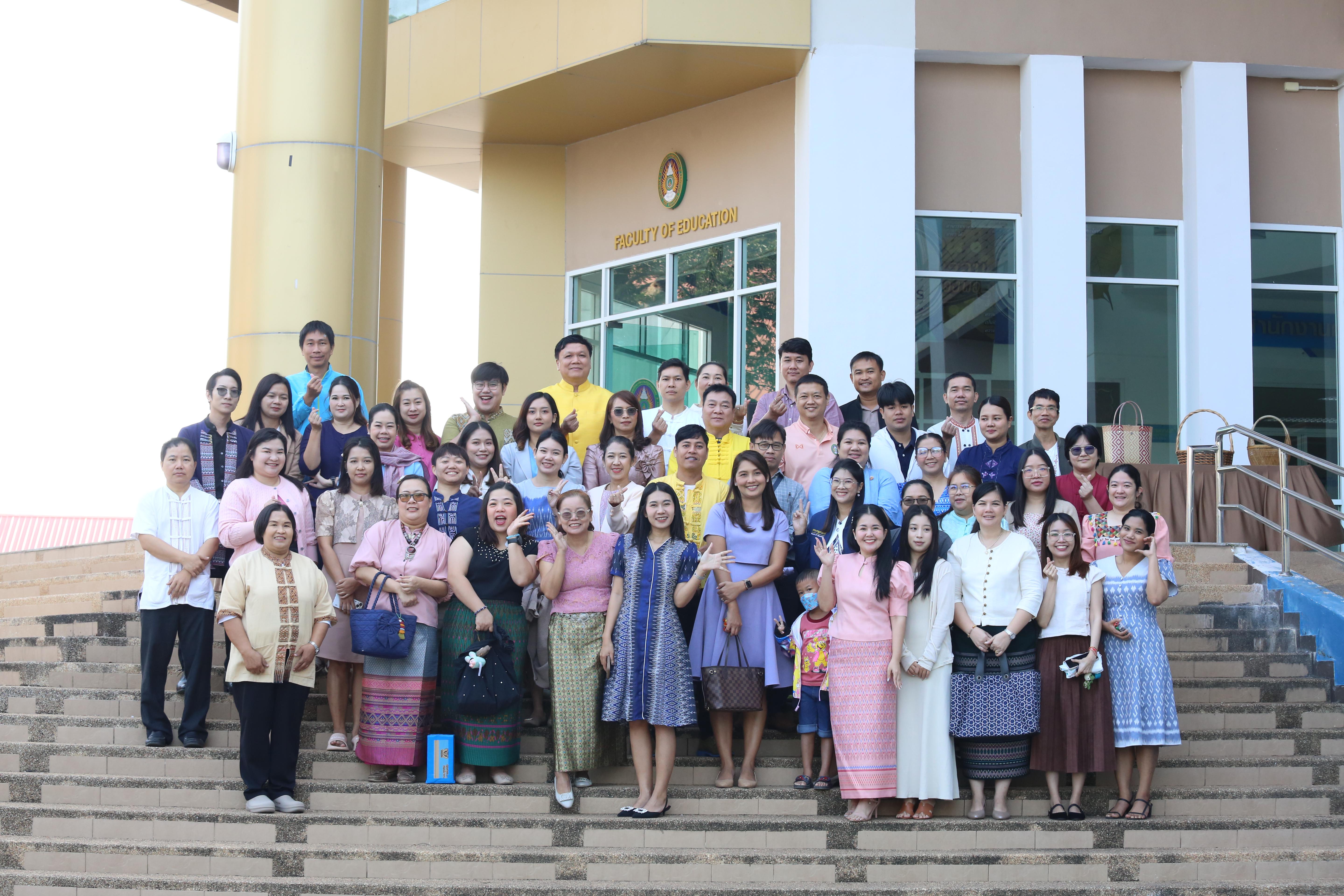 208. คณะครุศาสตร์จัดกิจกรรมทำบุญปีใหม่ ตักบาตรข้าวสารอาหารแห้ง วันที่ 24 ธันวาคม 2567 โดยมี รศ.ดร.บัณฑิต ฉัตรวิโรจน์ คณบดีคณะครุศาสตร์ เป็นประธานจุดธูปเทียนบูชาพระรัตนตรัย ณ อาคารนวัตกรรม ชั้น 2 คณะครุศาสตร์ มหาวิทยาลัยราชภัฏกำแพงเพชร