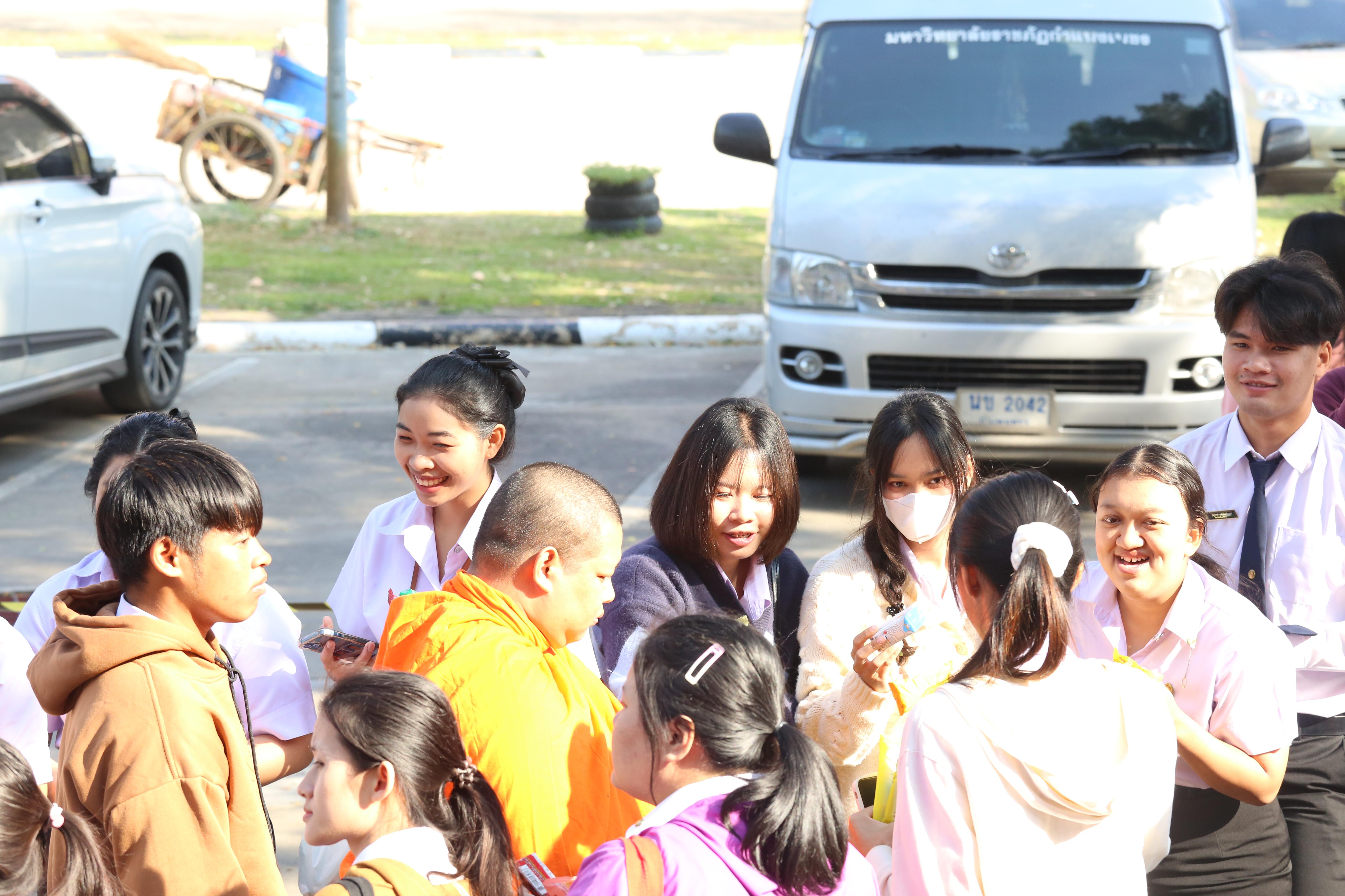 231. คณะครุศาสตร์จัดกิจกรรมทำบุญปีใหม่ ตักบาตรข้าวสารอาหารแห้ง วันที่ 24 ธันวาคม 2567 โดยมี รศ.ดร.บัณฑิต ฉัตรวิโรจน์ คณบดีคณะครุศาสตร์ เป็นประธานจุดธูปเทียนบูชาพระรัตนตรัย ณ อาคารนวัตกรรม ชั้น 2 คณะครุศาสตร์ มหาวิทยาลัยราชภัฏกำแพงเพชร