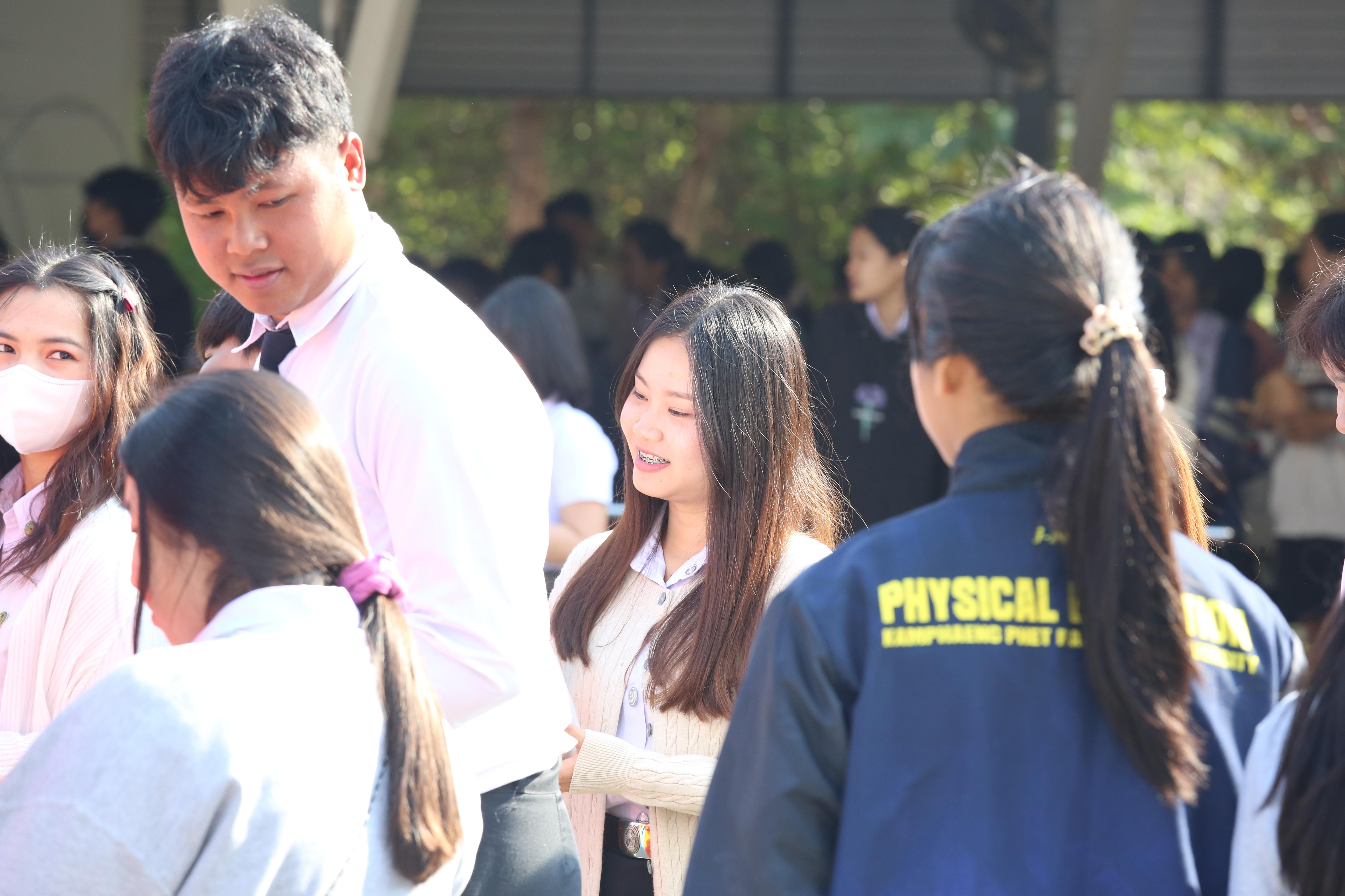 253. คณะครุศาสตร์จัดกิจกรรมทำบุญปีใหม่ ตักบาตรข้าวสารอาหารแห้ง วันที่ 24 ธันวาคม 2567 โดยมี รศ.ดร.บัณฑิต ฉัตรวิโรจน์ คณบดีคณะครุศาสตร์ เป็นประธานจุดธูปเทียนบูชาพระรัตนตรัย ณ อาคารนวัตกรรม ชั้น 2 คณะครุศาสตร์ มหาวิทยาลัยราชภัฏกำแพงเพชร