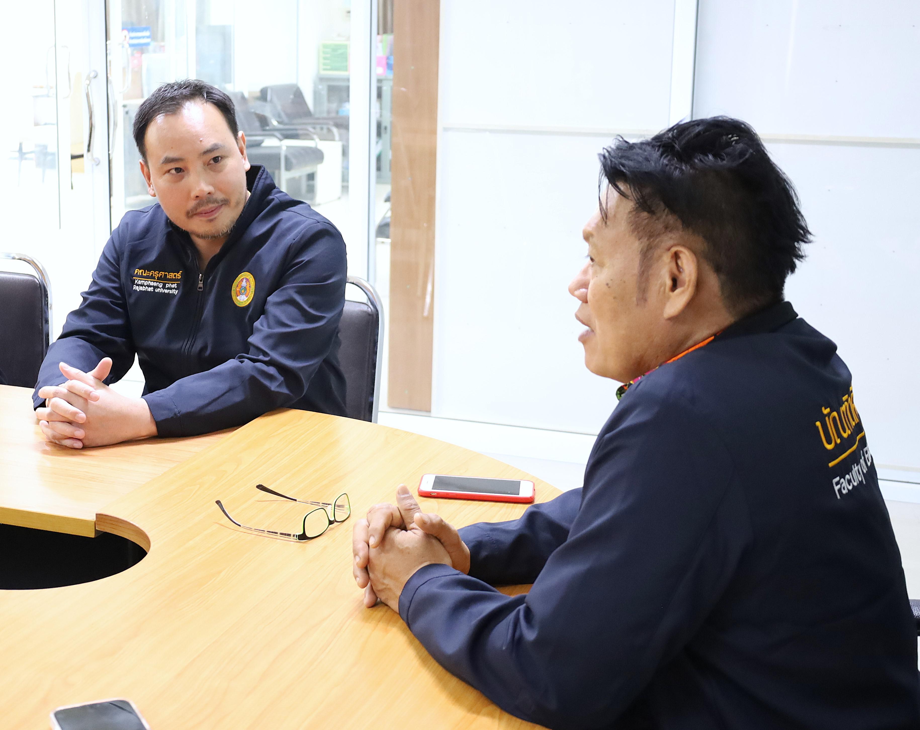 7. เมื่อวันที่ 29 เมษายน 2568 ผศ.ดร.ประจบ ขวัญมั่น เป็นประธานในการประชุมมอบ นโยบายให้กับฝ่ายบัณฑิตศึกษา คณะครุศาสตร์