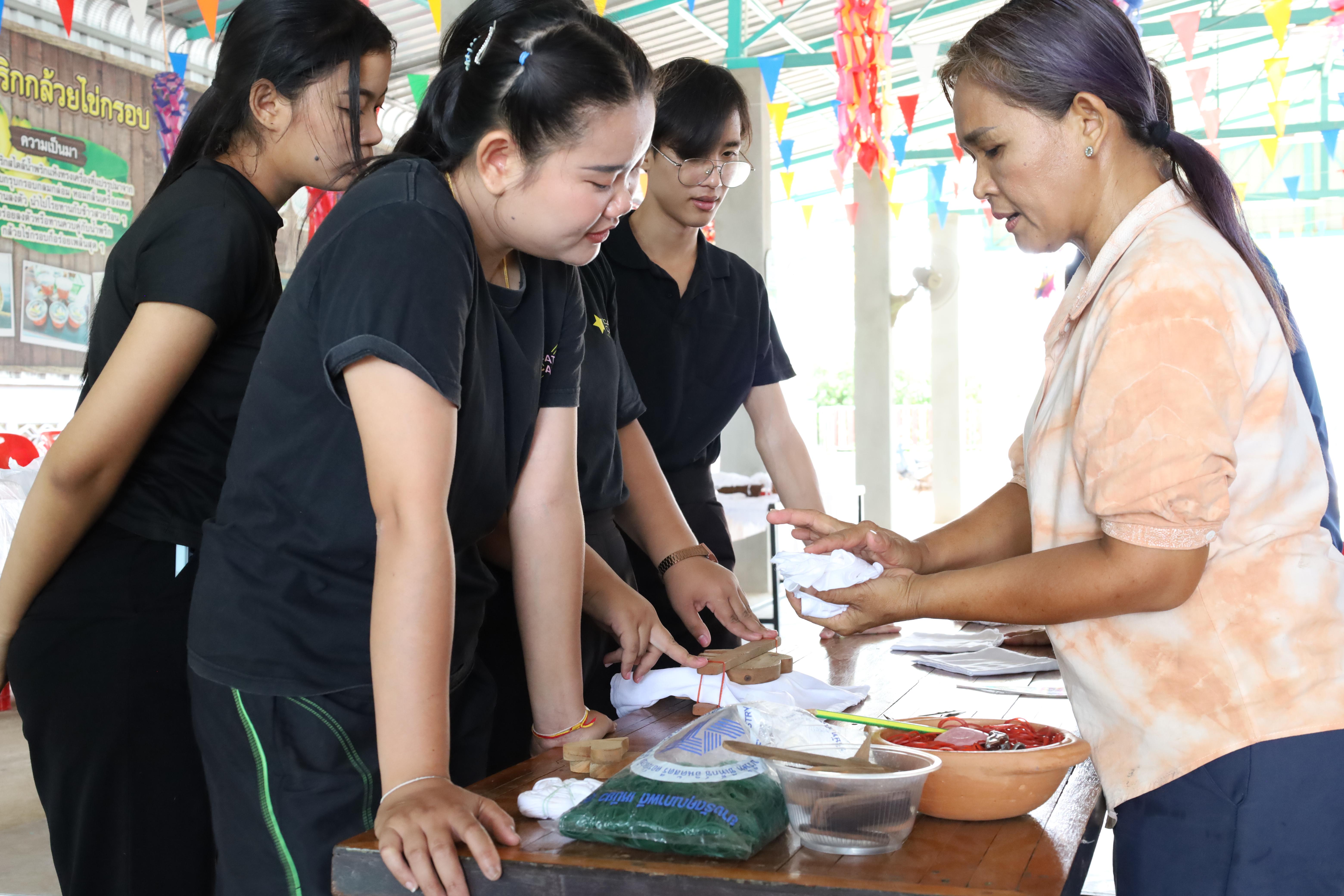 98. เมื่อวันที่ 28 - 29 เมษายน 2568 กิจกรรม Social Enterprise 1 กิจกรรมลงพื้นที่ทดลองเครื่องมือทางวิศวกรสังคมผ่านการเรียนรู้ ณ หมู่ 3 ตำบลหนองปลิง อำเภอเมืองกำแพงเพชร จังหวัดกำแพงเพชร