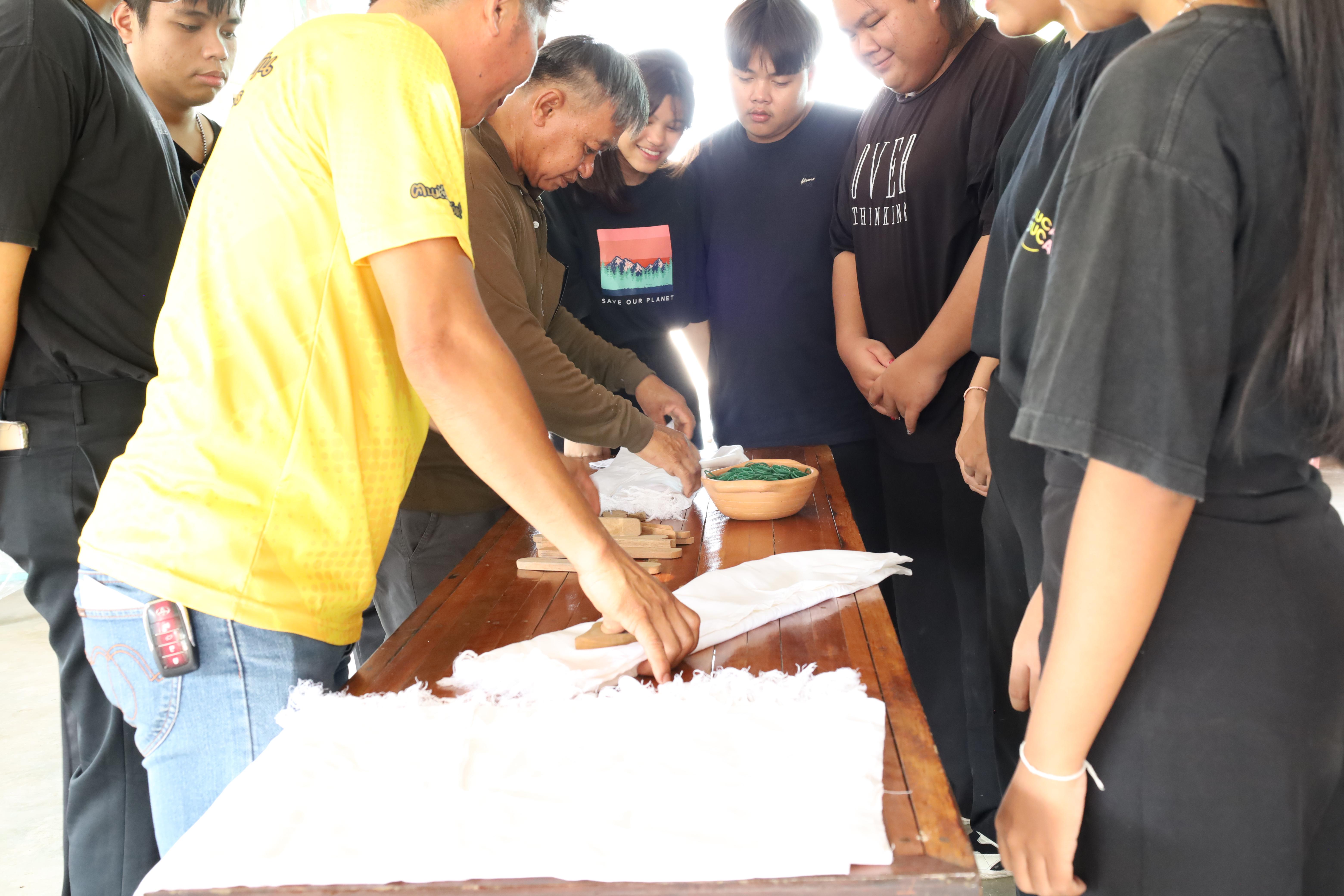 100. เมื่อวันที่ 28 - 29 เมษายน 2568 กิจกรรม Social Enterprise 1 กิจกรรมลงพื้นที่ทดลองเครื่องมือทางวิศวกรสังคมผ่านการเรียนรู้ ณ หมู่ 3 ตำบลหนองปลิง อำเภอเมืองกำแพงเพชร จังหวัดกำแพงเพชร