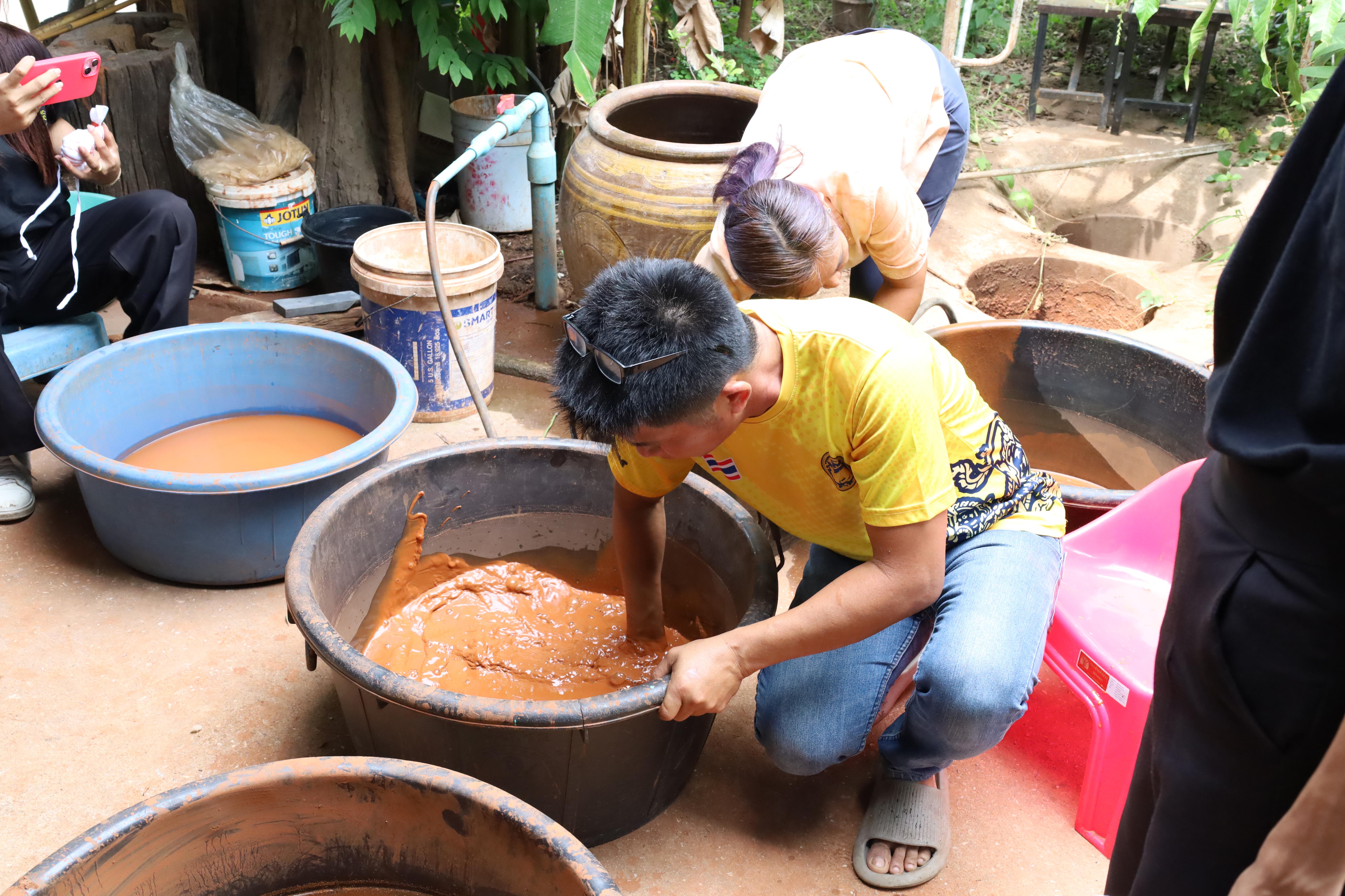 190. เมื่อวันที่ 28 - 29 เมษายน 2568 กิจกรรม Social Enterprise 1 กิจกรรมลงพื้นที่ทดลองเครื่องมือทางวิศวกรสังคมผ่านการเรียนรู้ ณ หมู่ 3 ตำบลหนองปลิง อำเภอเมืองกำแพงเพชร จังหวัดกำแพงเพชร