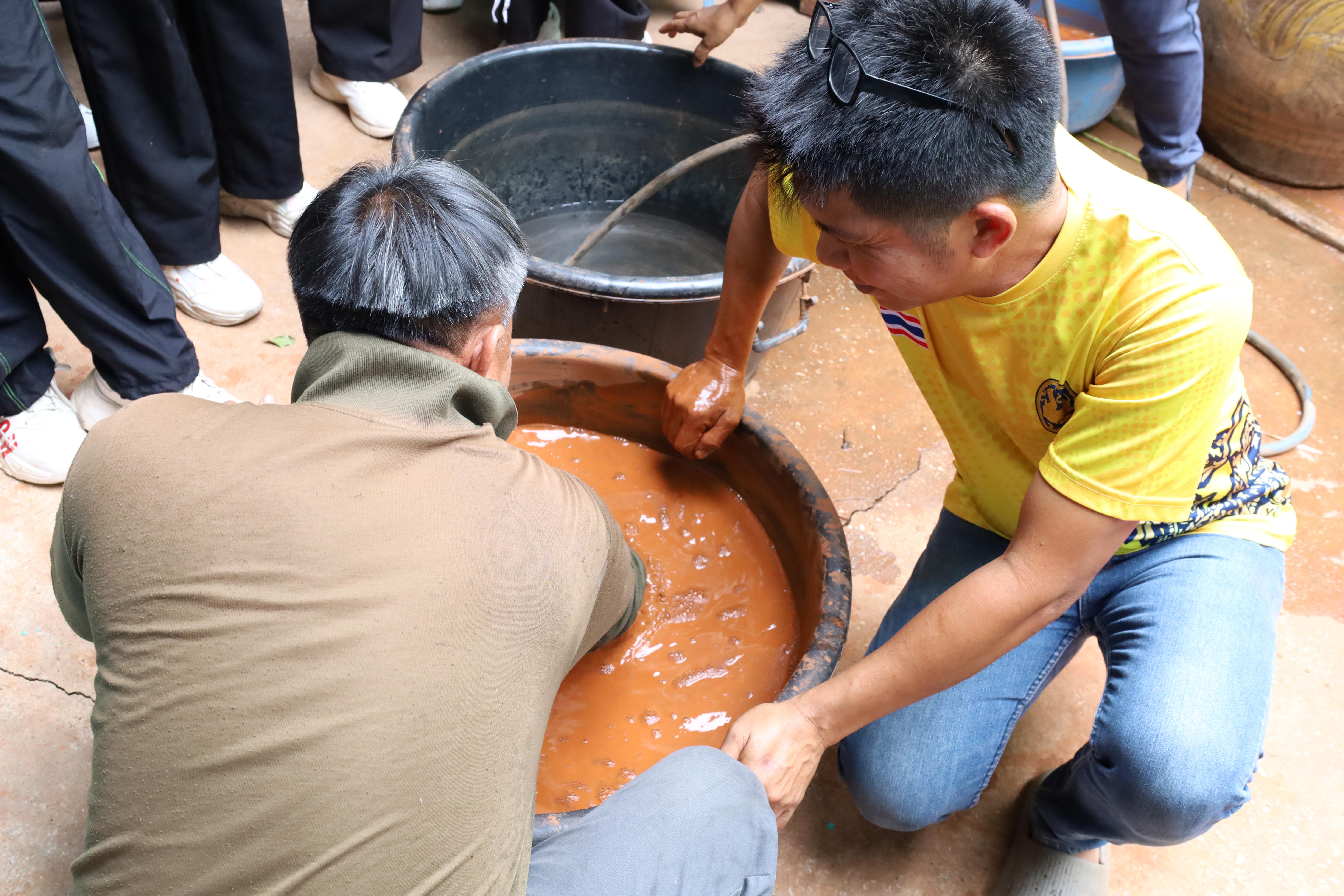 198. เมื่อวันที่ 28 - 29 เมษายน 2568 กิจกรรม Social Enterprise 1 กิจกรรมลงพื้นที่ทดลองเครื่องมือทางวิศวกรสังคมผ่านการเรียนรู้ ณ หมู่ 3 ตำบลหนองปลิง อำเภอเมืองกำแพงเพชร จังหวัดกำแพงเพชร