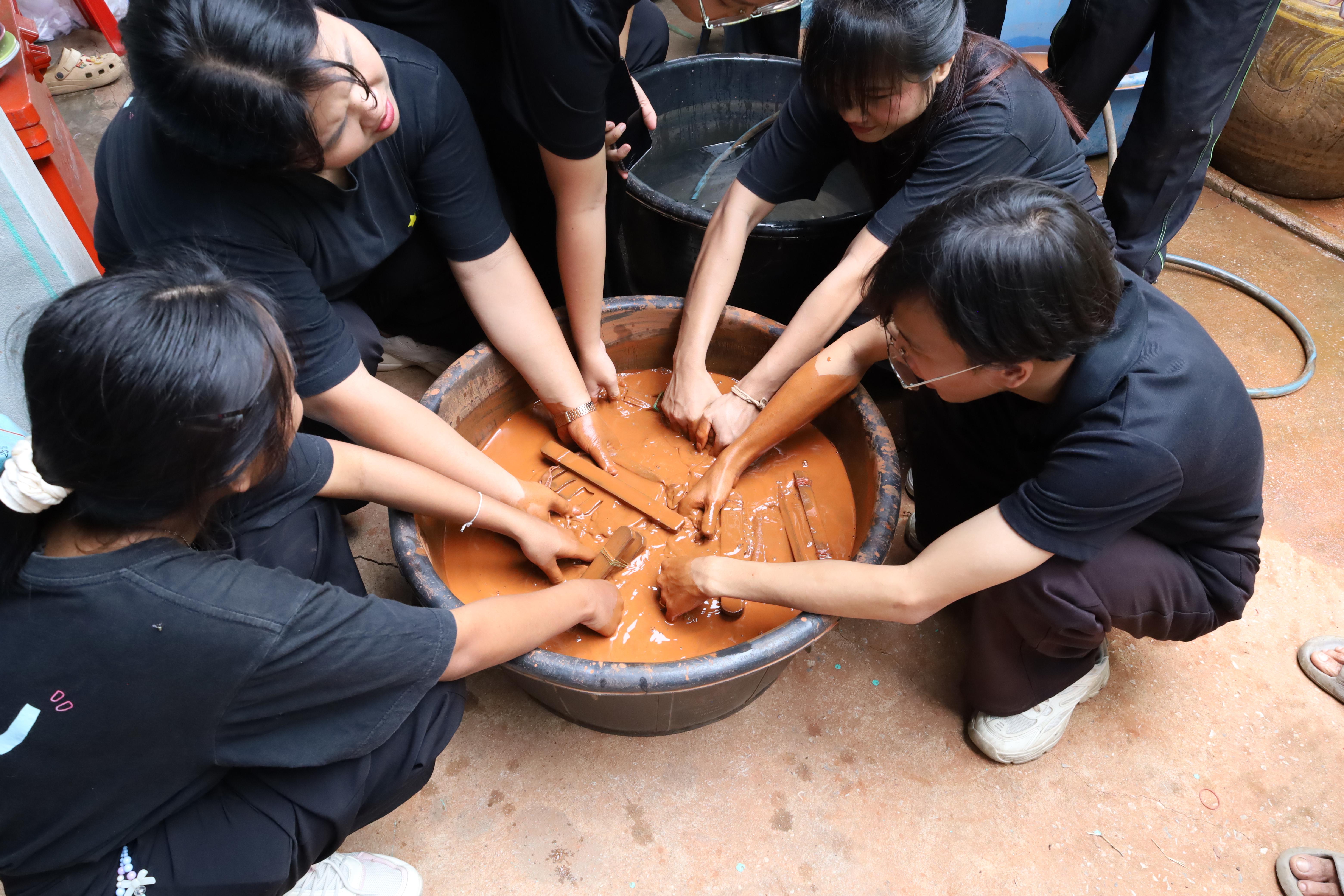 220. เมื่อวันที่ 28 - 29 เมษายน 2568 กิจกรรม Social Enterprise 1 กิจกรรมลงพื้นที่ทดลองเครื่องมือทางวิศวกรสังคมผ่านการเรียนรู้ ณ หมู่ 3 ตำบลหนองปลิง อำเภอเมืองกำแพงเพชร จังหวัดกำแพงเพชร