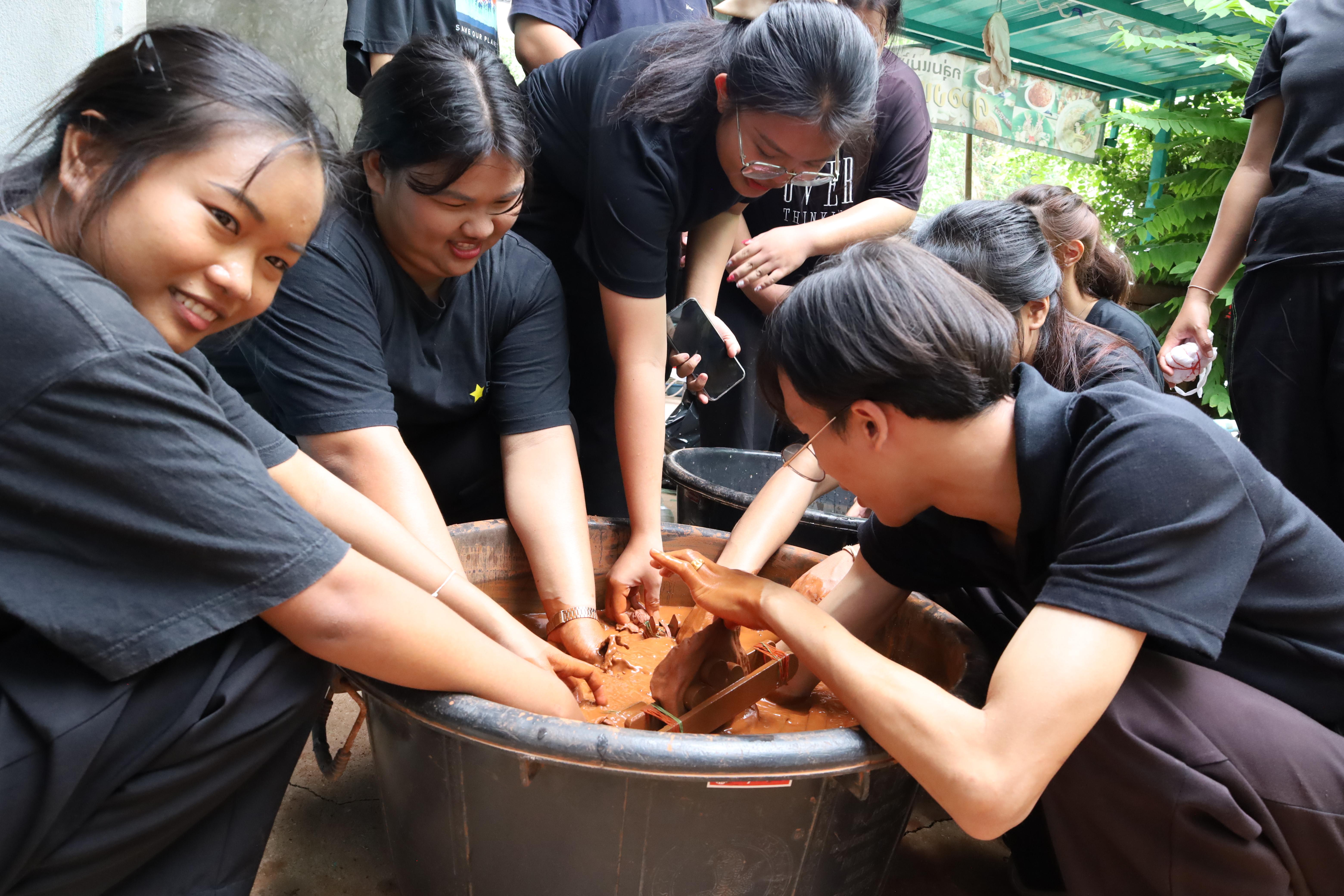 222. เมื่อวันที่ 28 - 29 เมษายน 2568 กิจกรรม Social Enterprise 1 กิจกรรมลงพื้นที่ทดลองเครื่องมือทางวิศวกรสังคมผ่านการเรียนรู้ ณ หมู่ 3 ตำบลหนองปลิง อำเภอเมืองกำแพงเพชร จังหวัดกำแพงเพชร