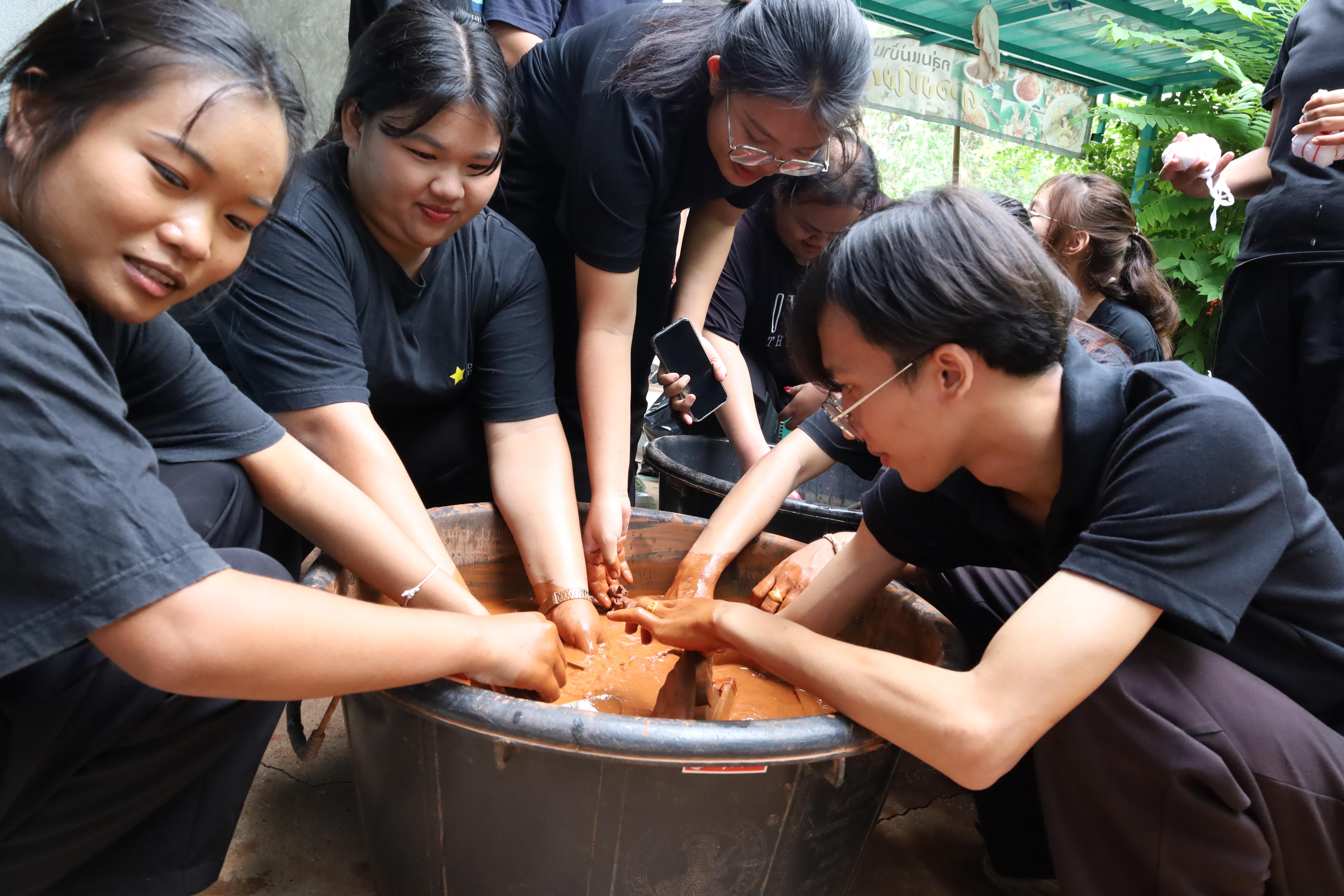 224. เมื่อวันที่ 28 - 29 เมษายน 2568 กิจกรรม Social Enterprise 1 กิจกรรมลงพื้นที่ทดลองเครื่องมือทางวิศวกรสังคมผ่านการเรียนรู้ ณ หมู่ 3 ตำบลหนองปลิง อำเภอเมืองกำแพงเพชร จังหวัดกำแพงเพชร