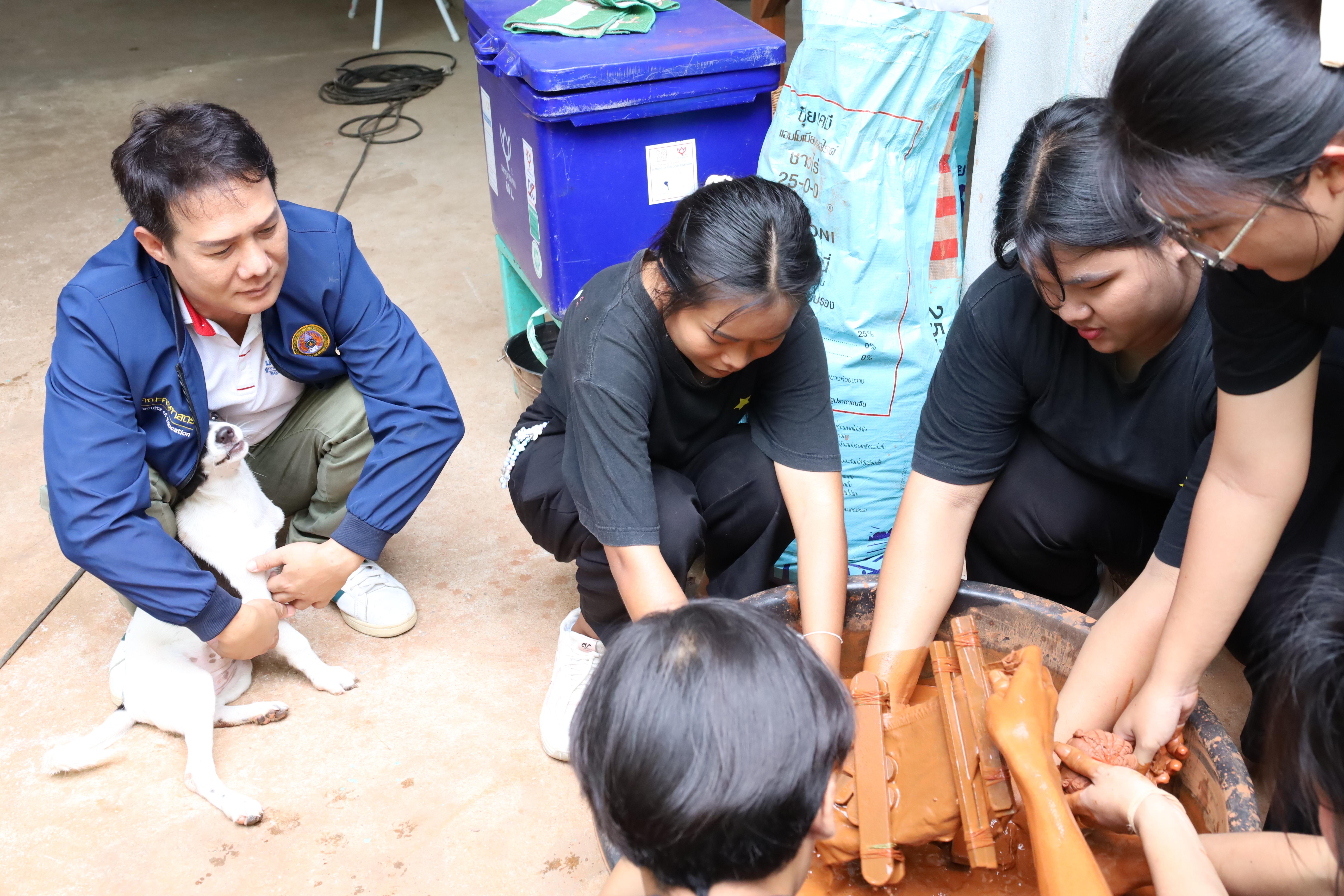 226. เมื่อวันที่ 28 - 29 เมษายน 2568 กิจกรรม Social Enterprise 1 กิจกรรมลงพื้นที่ทดลองเครื่องมือทางวิศวกรสังคมผ่านการเรียนรู้ ณ หมู่ 3 ตำบลหนองปลิง อำเภอเมืองกำแพงเพชร จังหวัดกำแพงเพชร