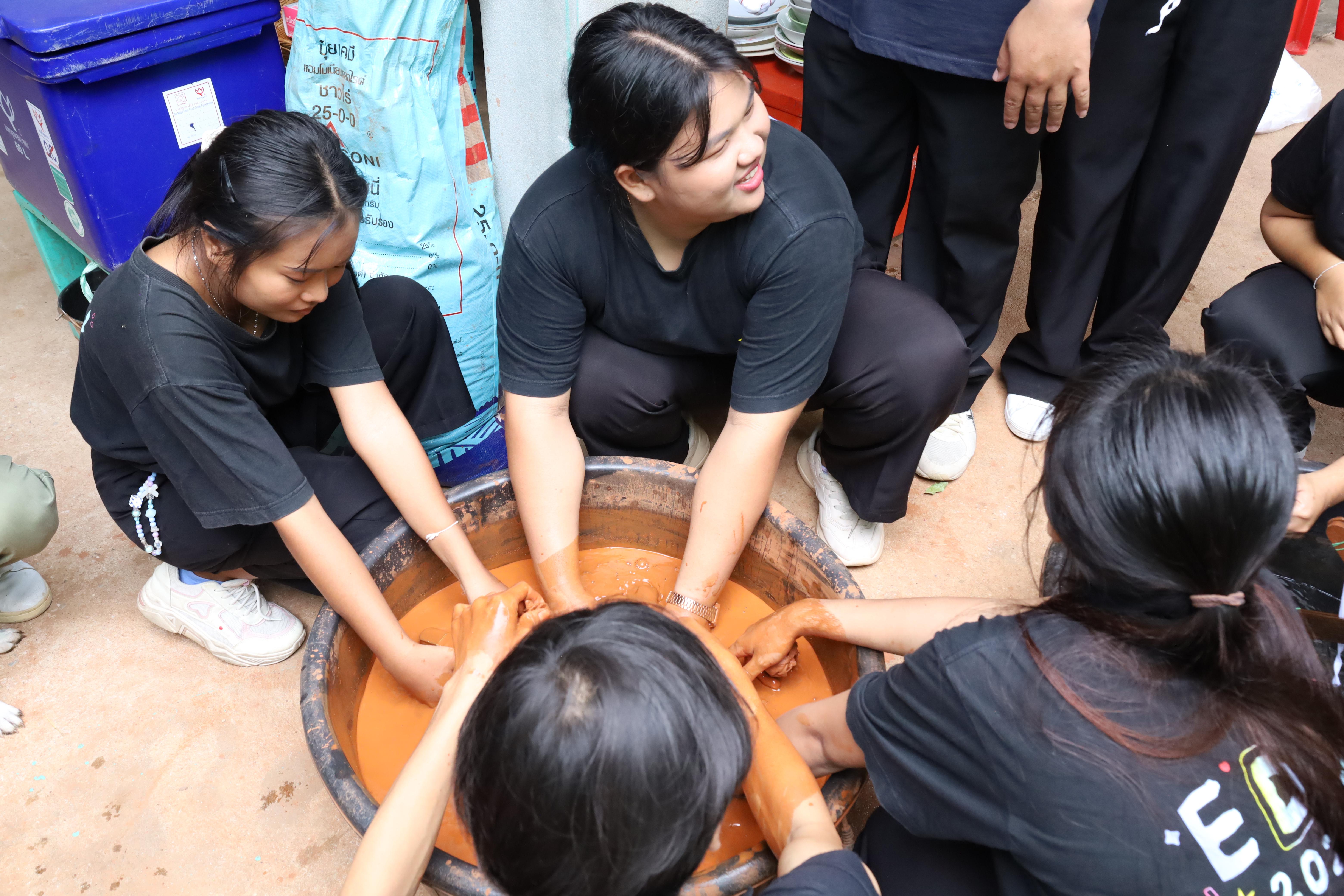 238. เมื่อวันที่ 28 - 29 เมษายน 2568 กิจกรรม Social Enterprise 1 กิจกรรมลงพื้นที่ทดลองเครื่องมือทางวิศวกรสังคมผ่านการเรียนรู้ ณ หมู่ 3 ตำบลหนองปลิง อำเภอเมืองกำแพงเพชร จังหวัดกำแพงเพชร