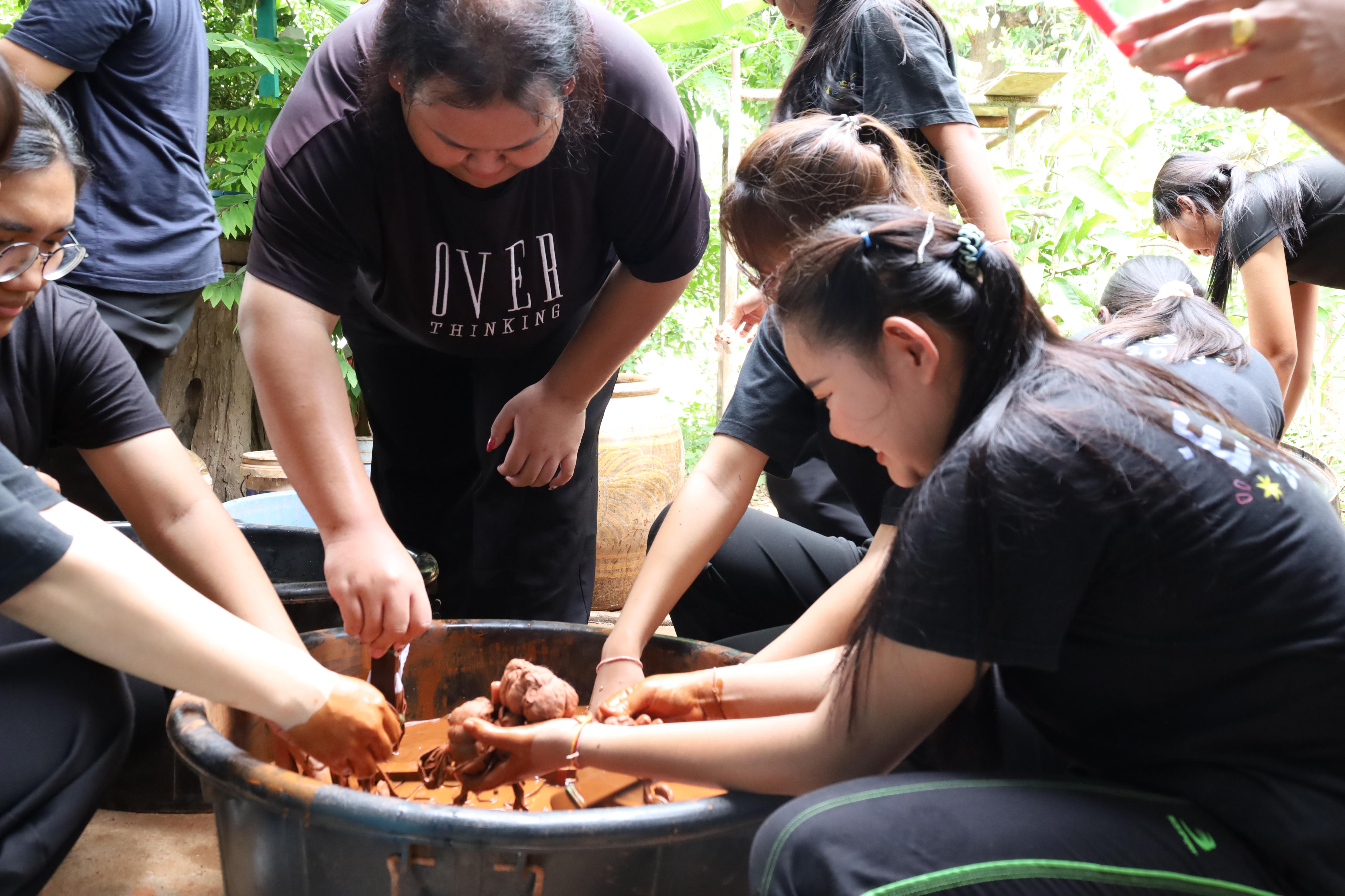 249. เมื่อวันที่ 28 - 29 เมษายน 2568 กิจกรรม Social Enterprise 1 กิจกรรมลงพื้นที่ทดลองเครื่องมือทางวิศวกรสังคมผ่านการเรียนรู้ ณ หมู่ 3 ตำบลหนองปลิง อำเภอเมืองกำแพงเพชร จังหวัดกำแพงเพชร