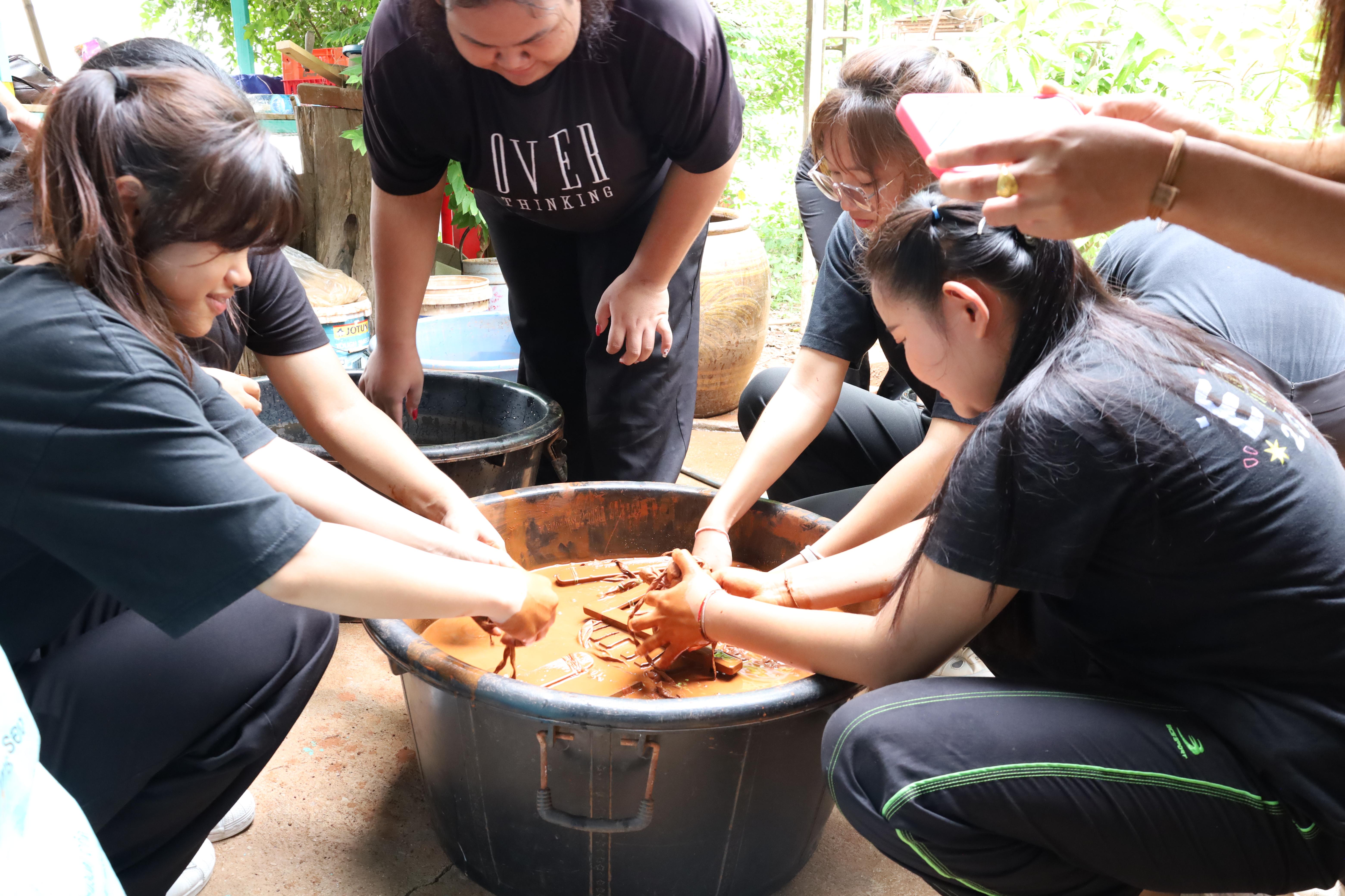 251. เมื่อวันที่ 28 - 29 เมษายน 2568 กิจกรรม Social Enterprise 1 กิจกรรมลงพื้นที่ทดลองเครื่องมือทางวิศวกรสังคมผ่านการเรียนรู้ ณ หมู่ 3 ตำบลหนองปลิง อำเภอเมืองกำแพงเพชร จังหวัดกำแพงเพชร