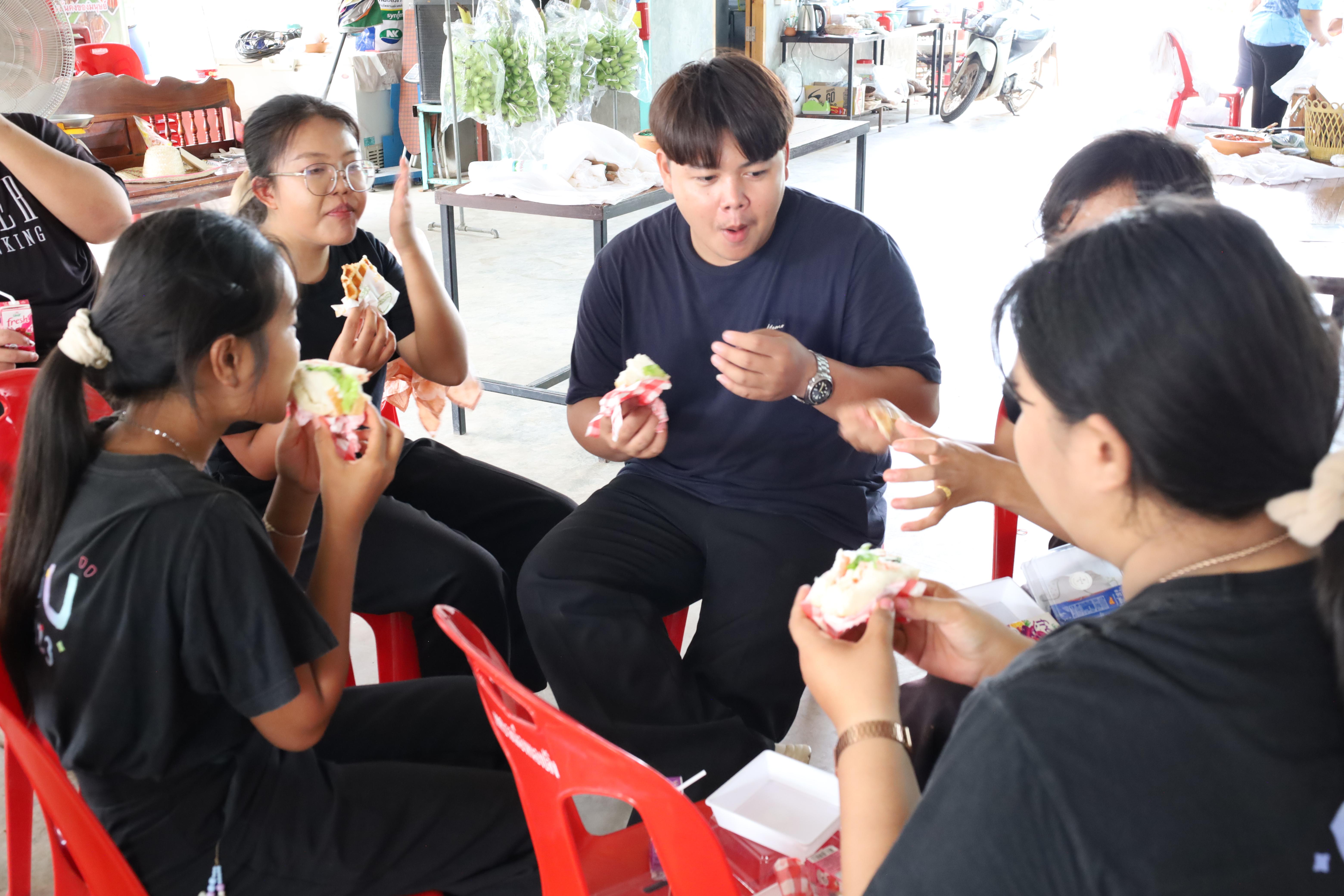 294. เมื่อวันที่ 28 - 29 เมษายน 2568 กิจกรรม Social Enterprise 1 กิจกรรมลงพื้นที่ทดลองเครื่องมือทางวิศวกรสังคมผ่านการเรียนรู้ ณ หมู่ 3 ตำบลหนองปลิง อำเภอเมืองกำแพงเพชร จังหวัดกำแพงเพชร